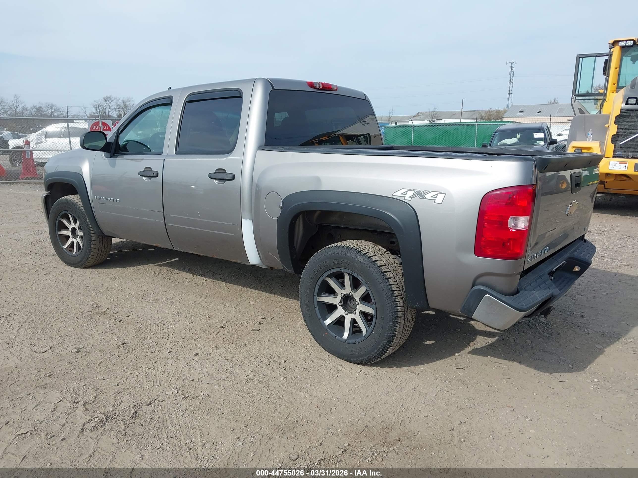 CHEVROLET SILVERADO image 3