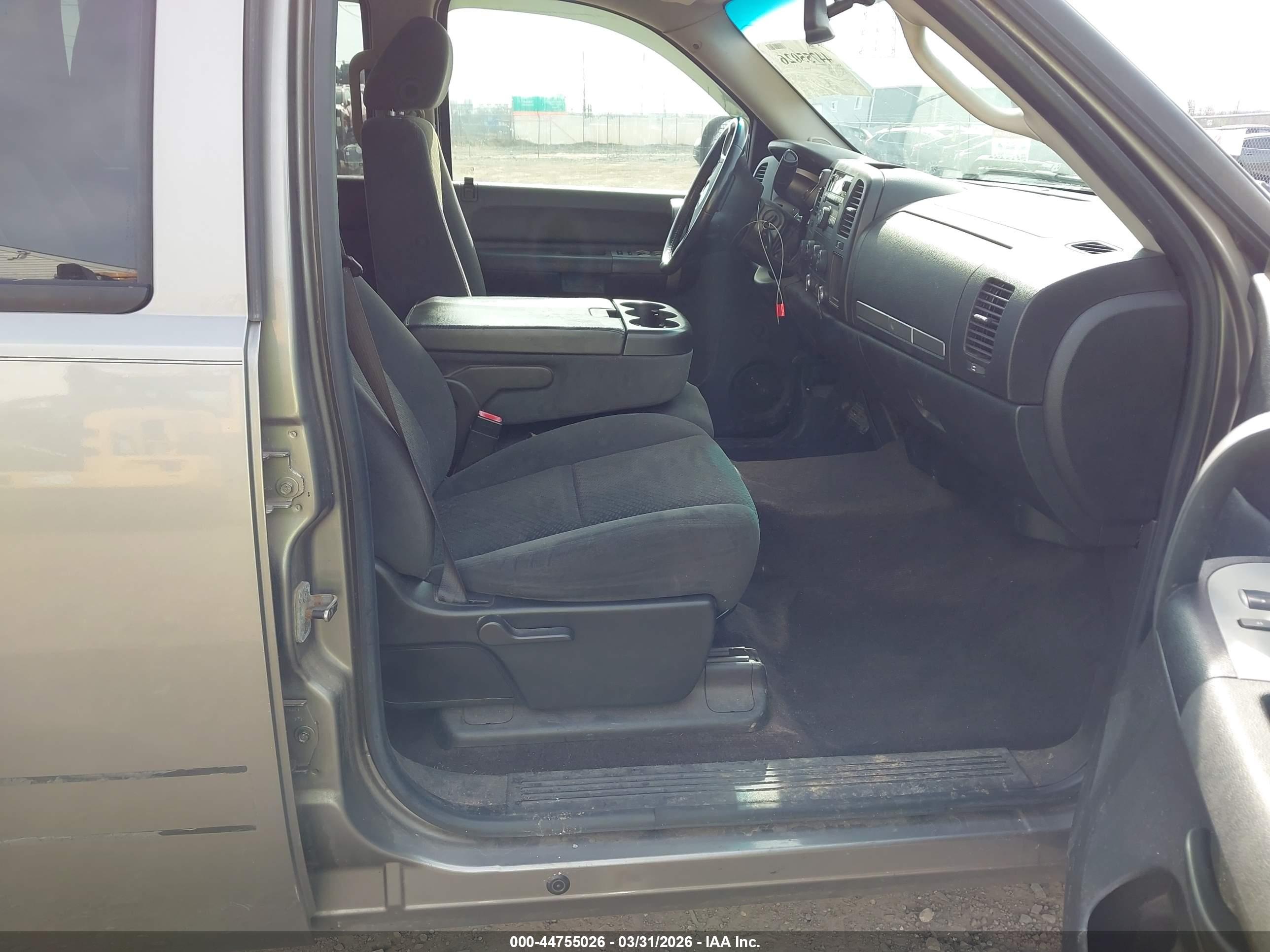 CHEVROLET SILVERADO image 5