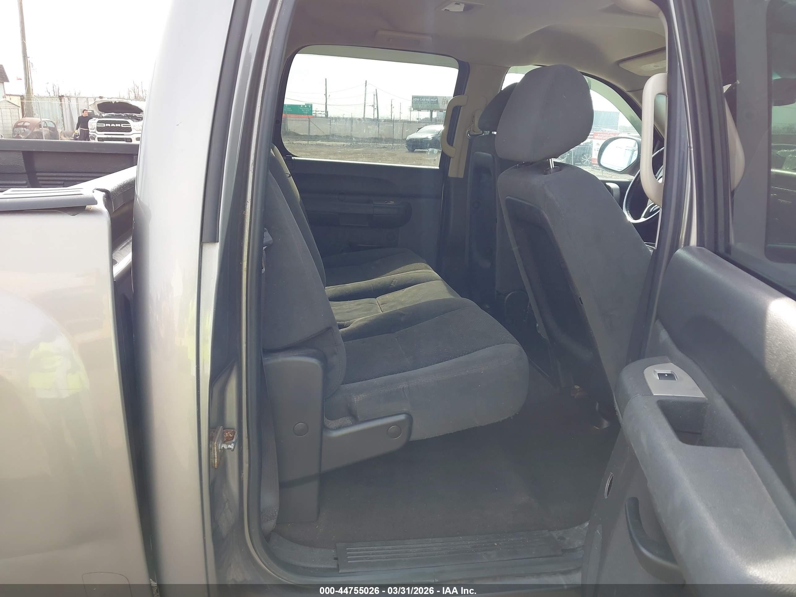 CHEVROLET SILVERADO image 8