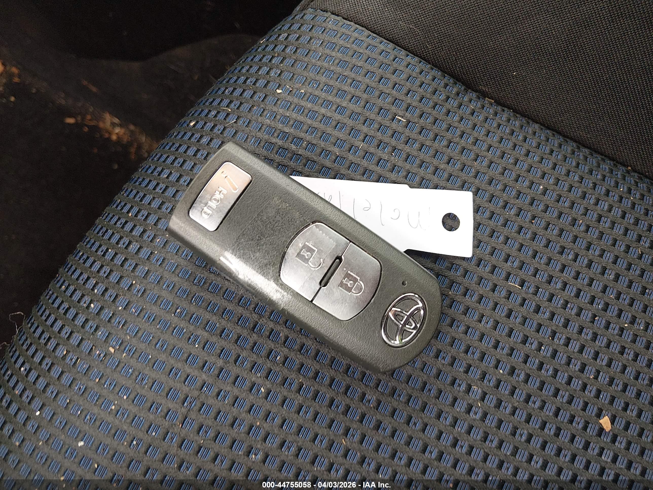 TOYOTA YARIS image 11