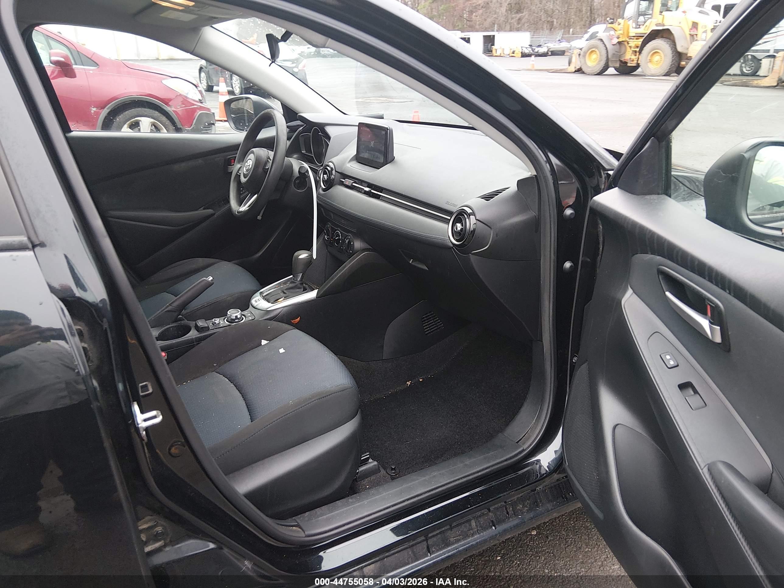 TOYOTA YARIS image 5