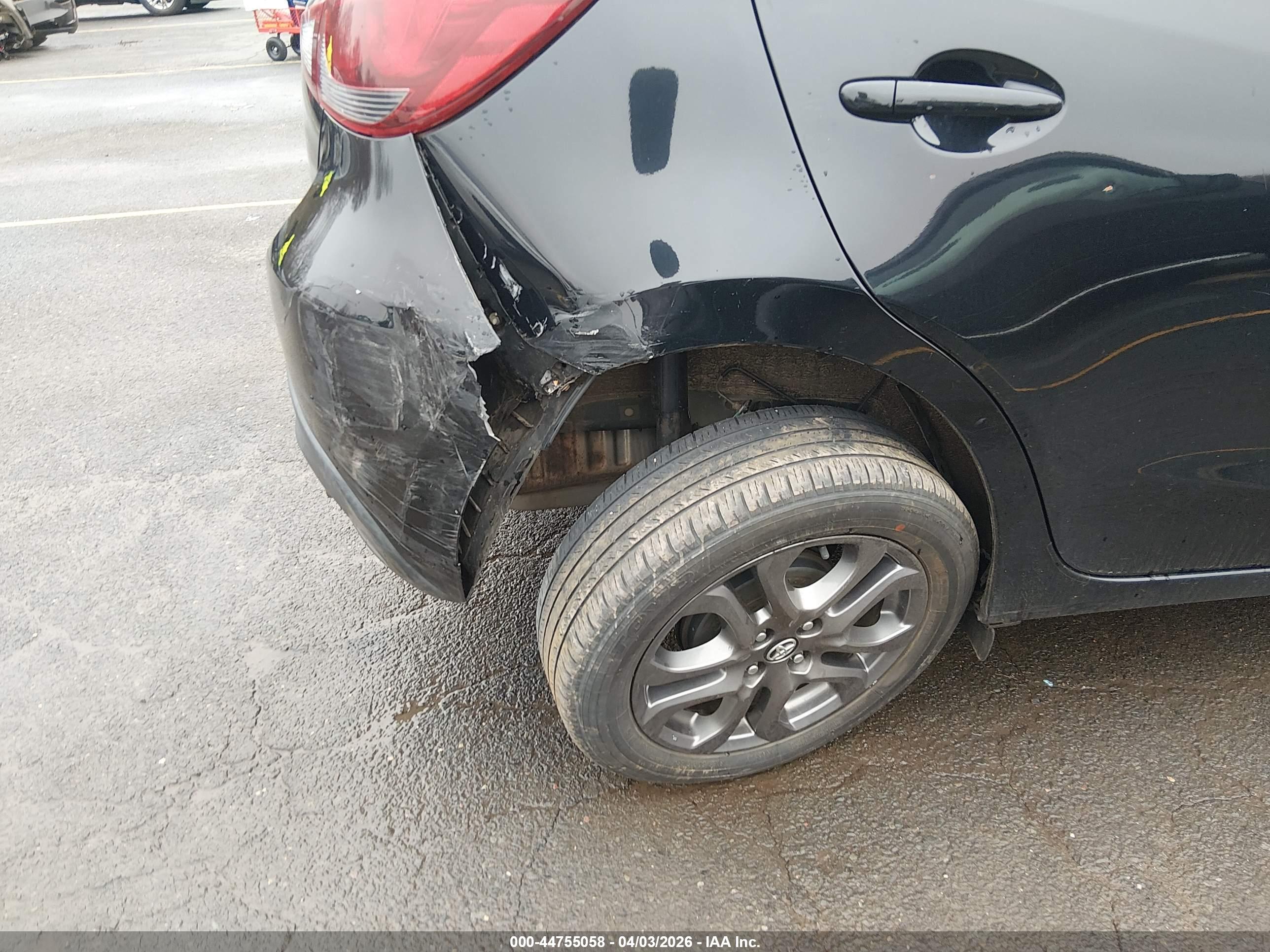 TOYOTA YARIS image 6