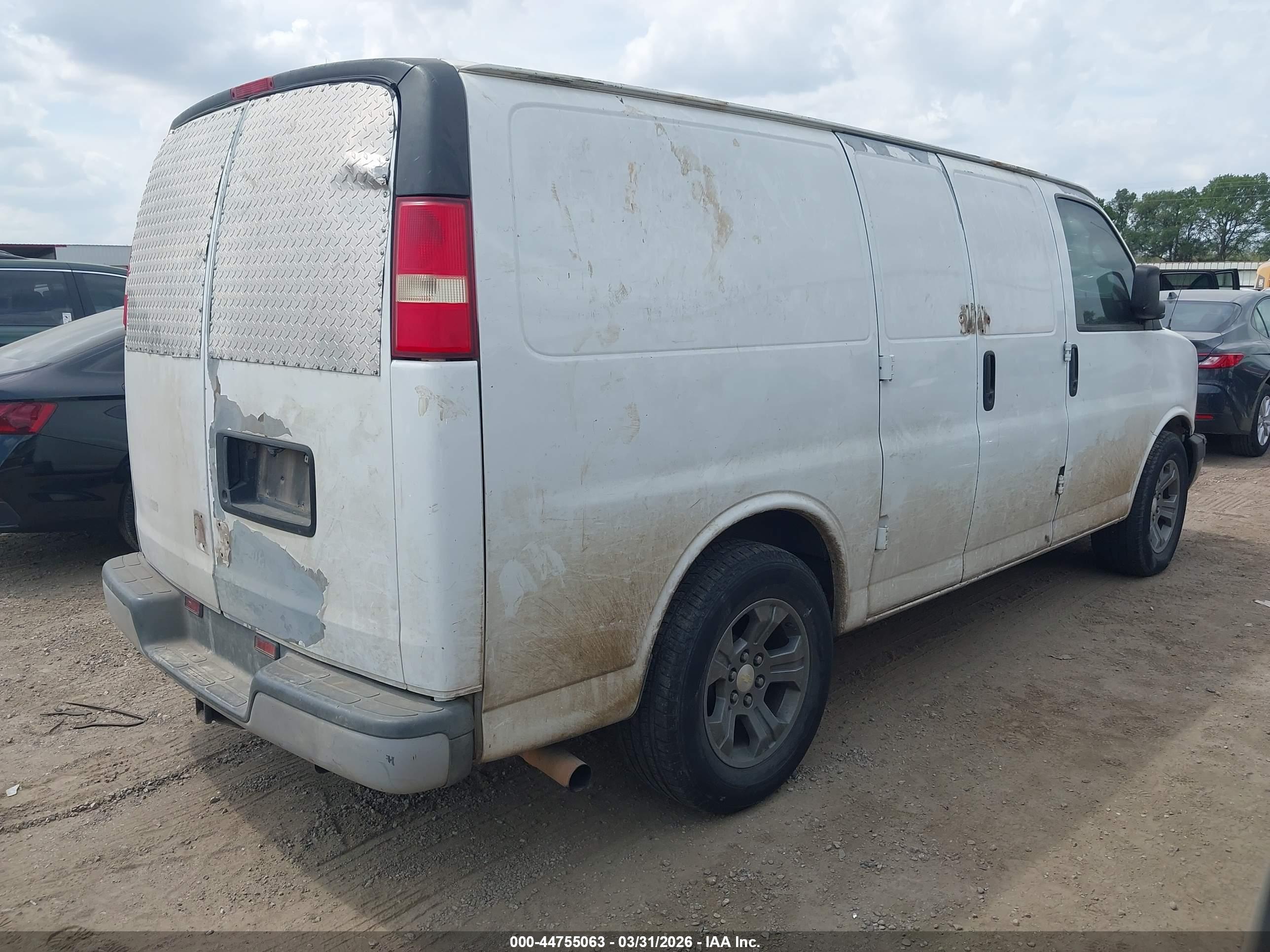 CHEVROLET EXPRESS image 4