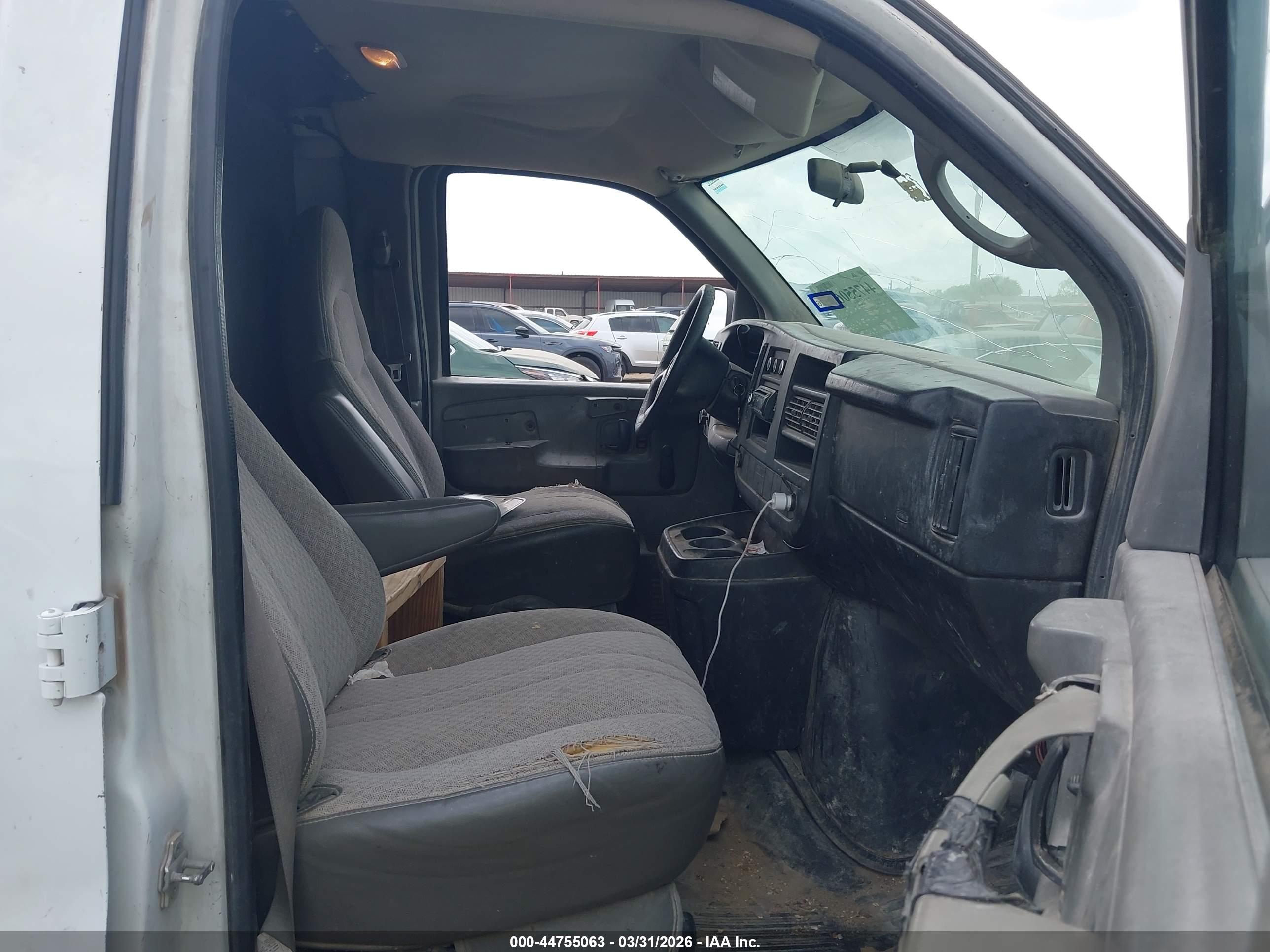 CHEVROLET EXPRESS image 5