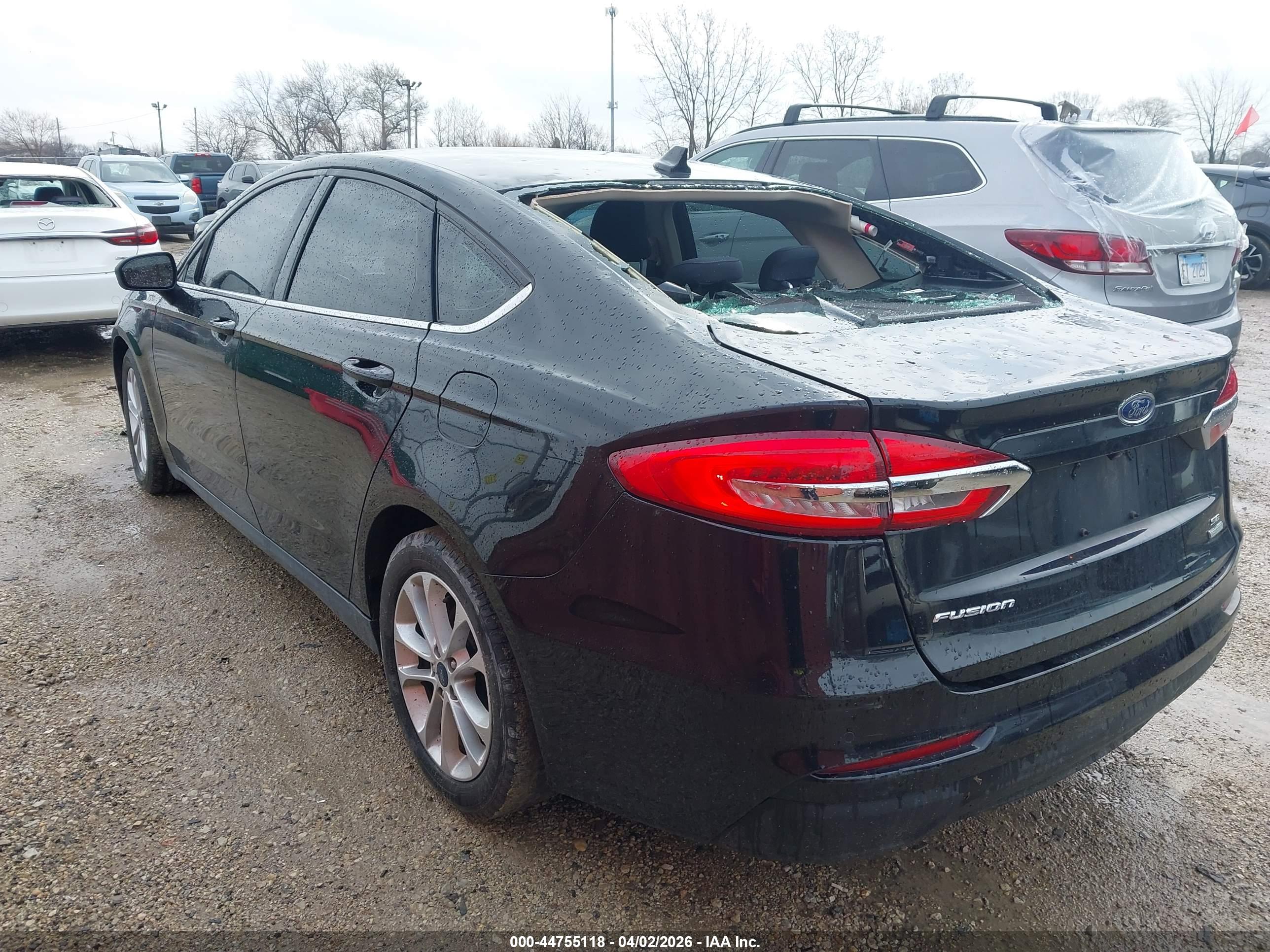 FORD FUSION image 3