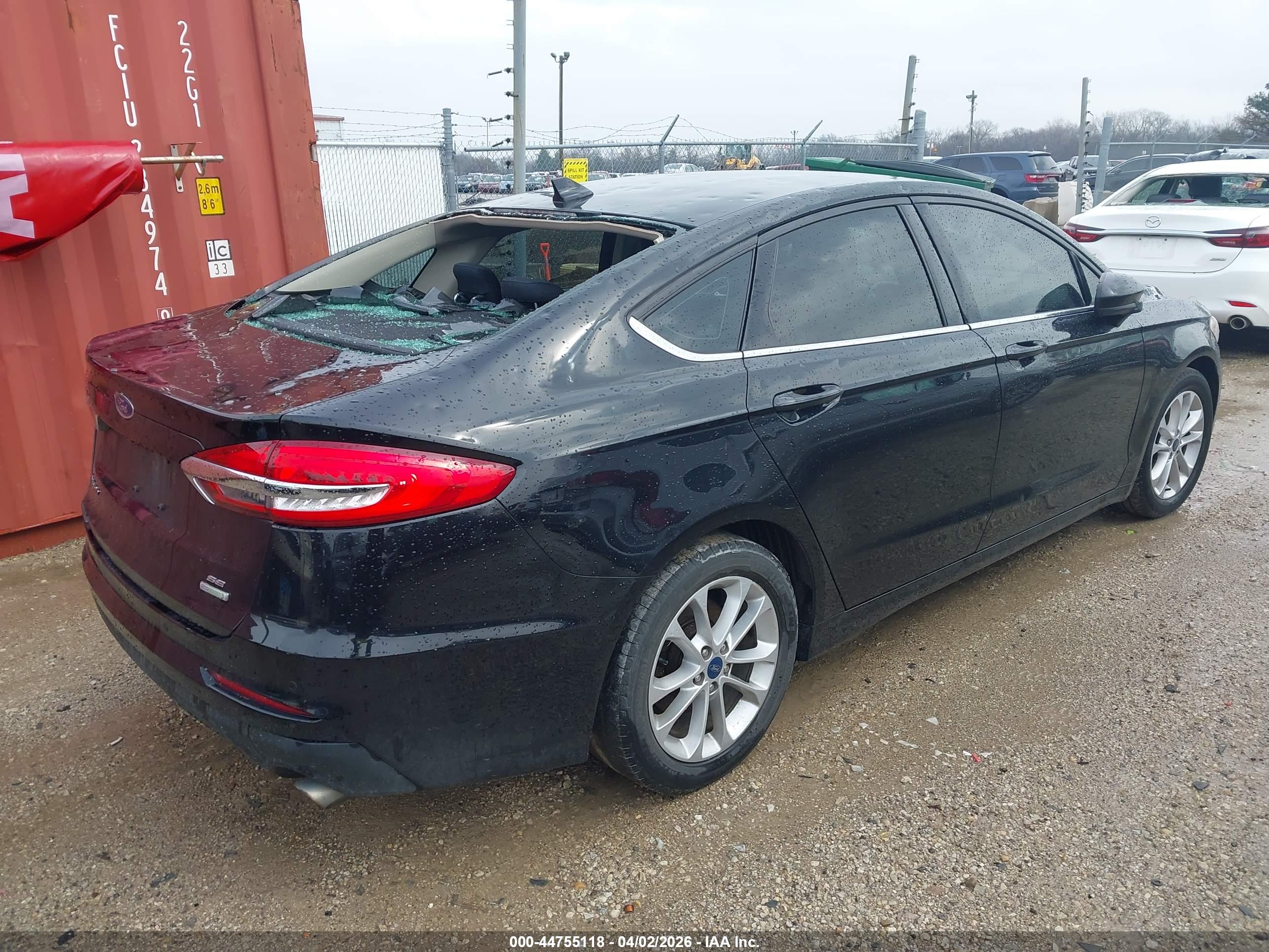 FORD FUSION image 4