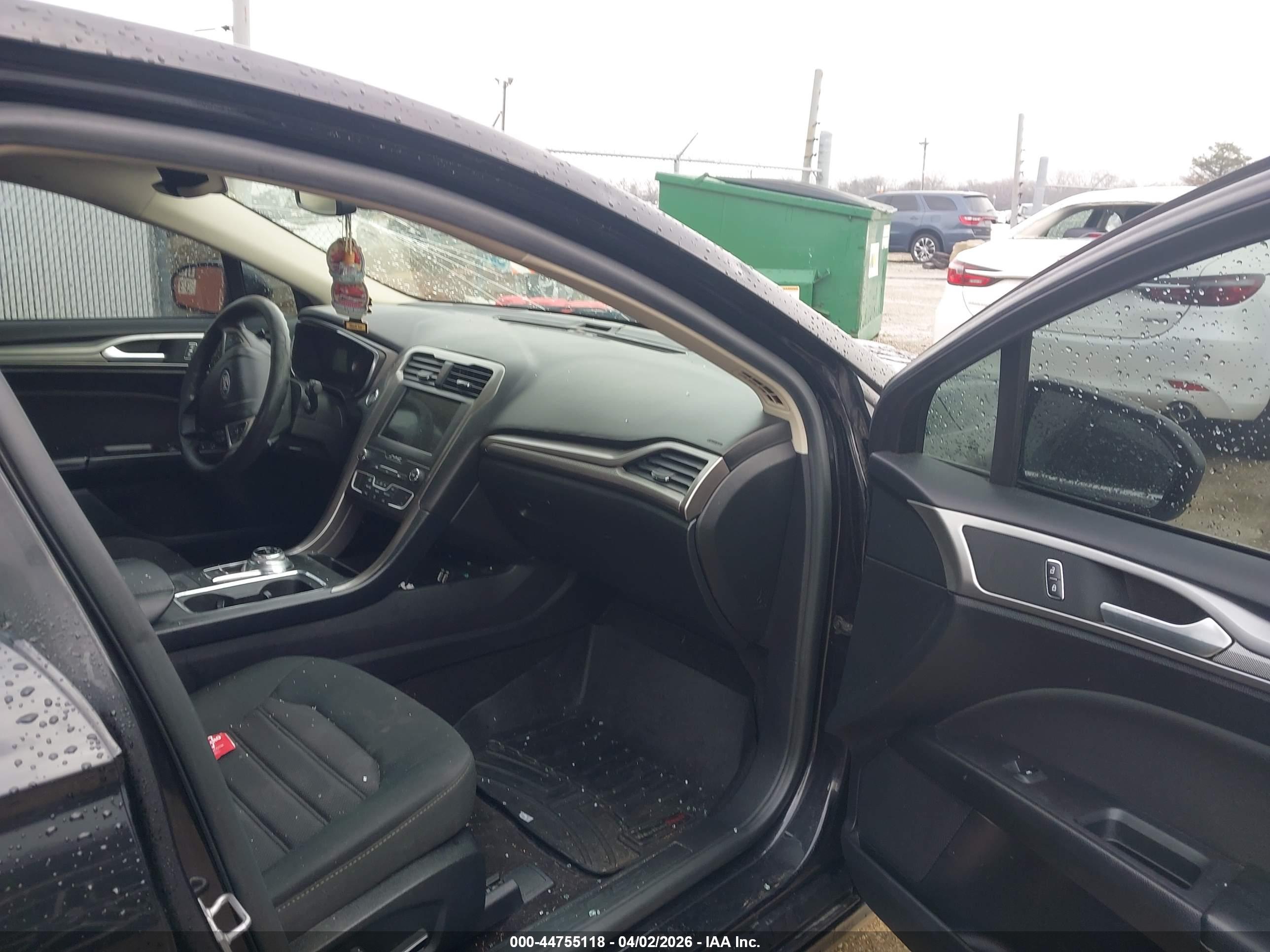 FORD FUSION image 5