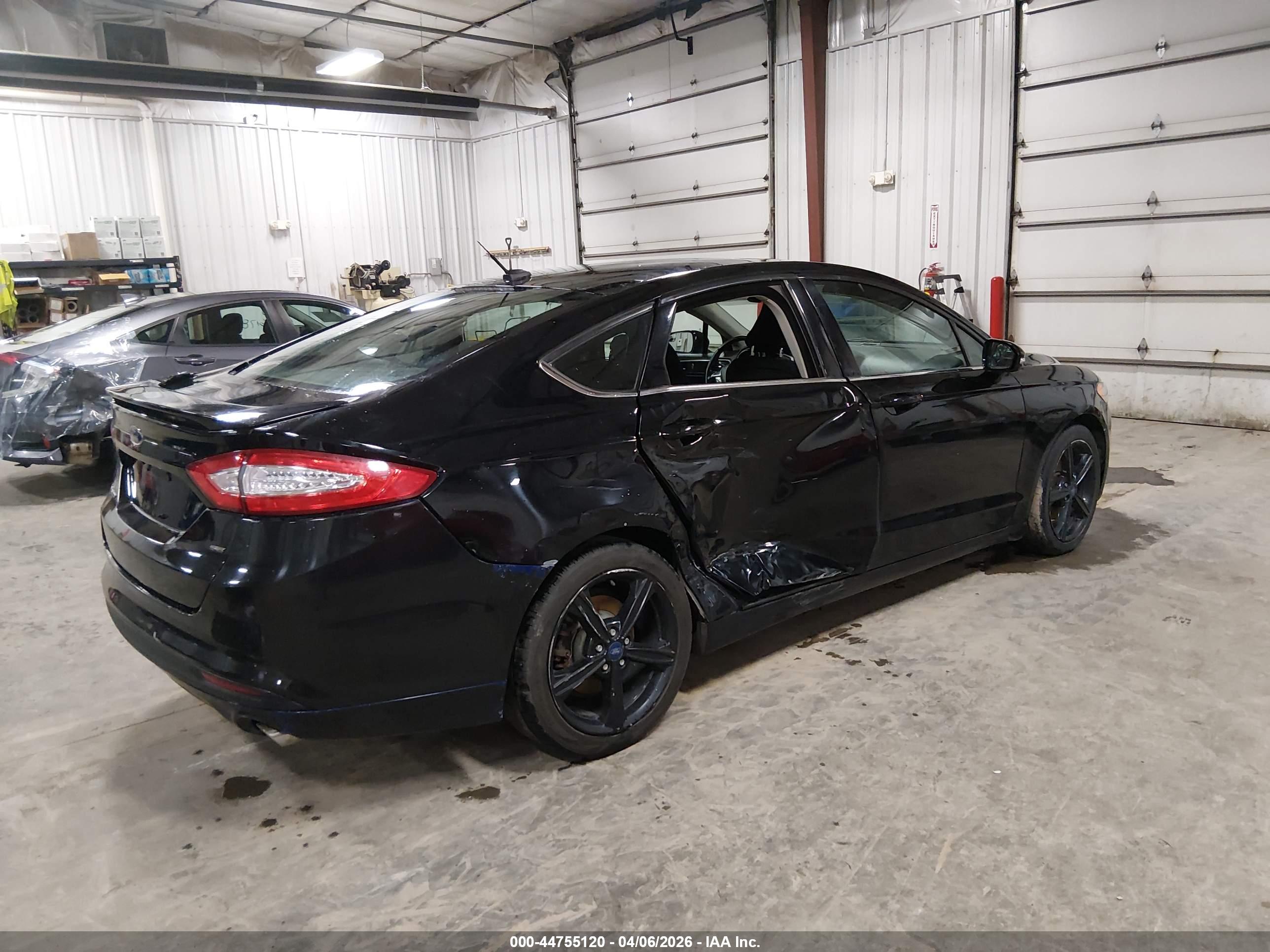 FORD FUSION image 4