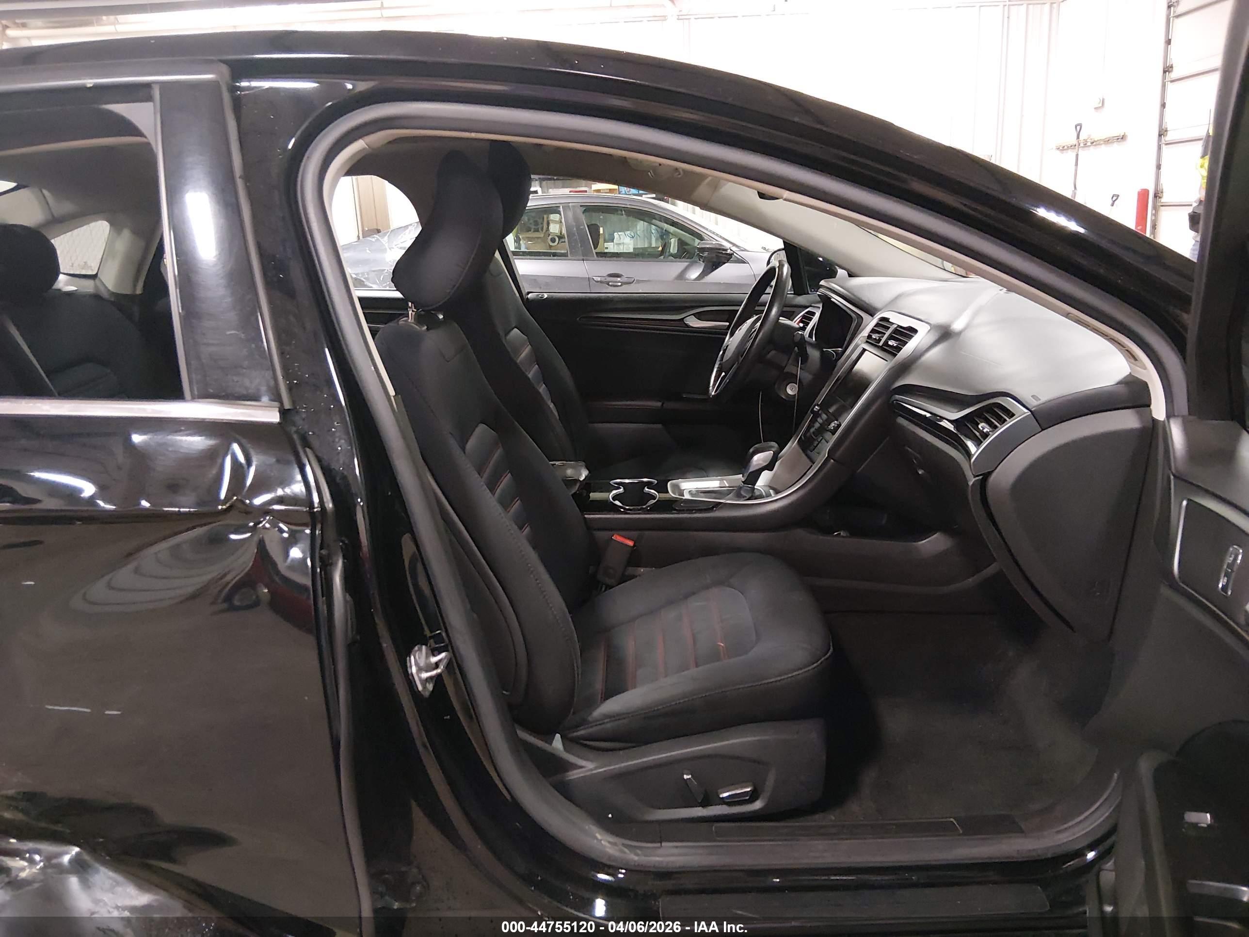 FORD FUSION image 5