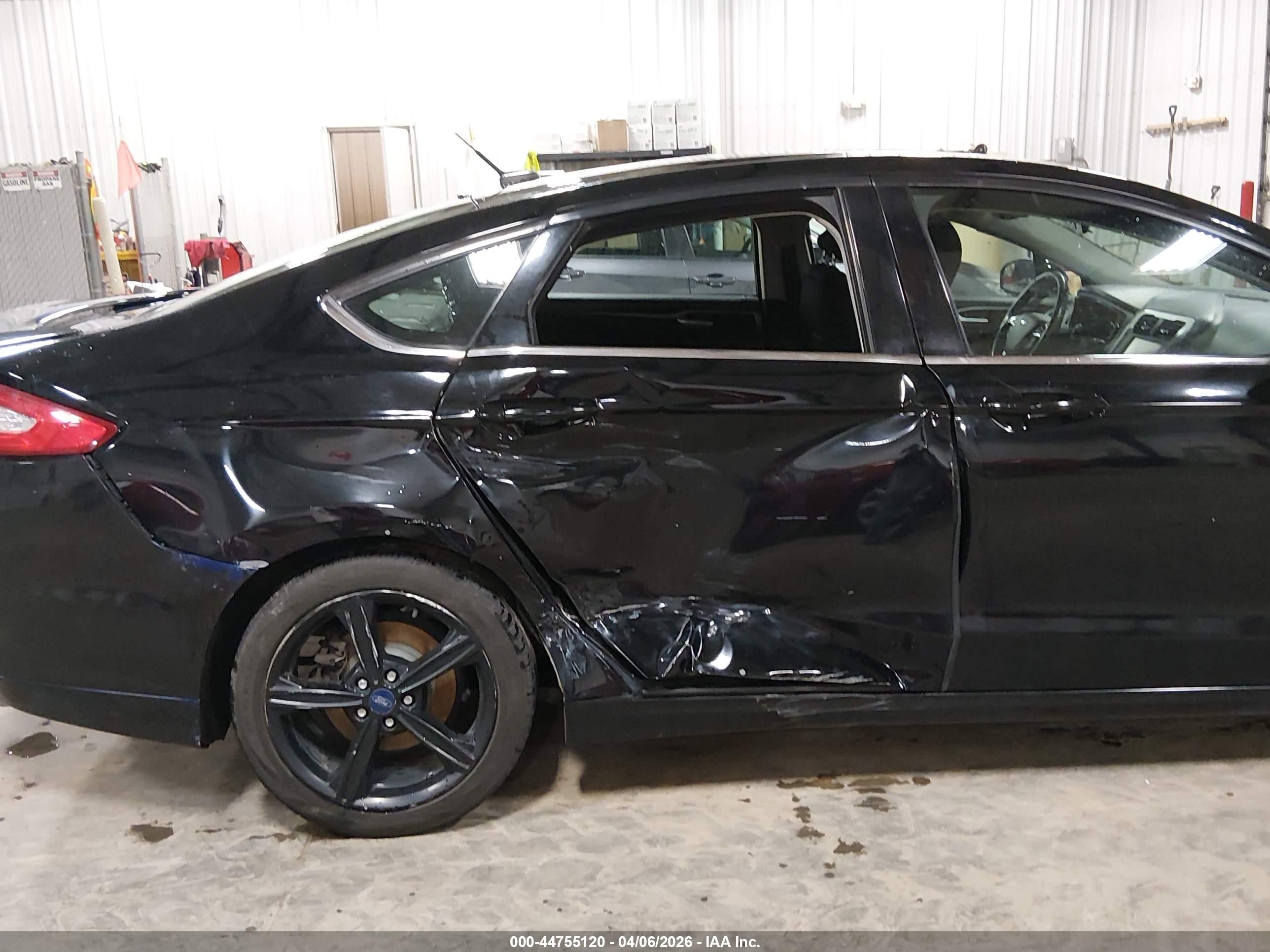 FORD FUSION image 6