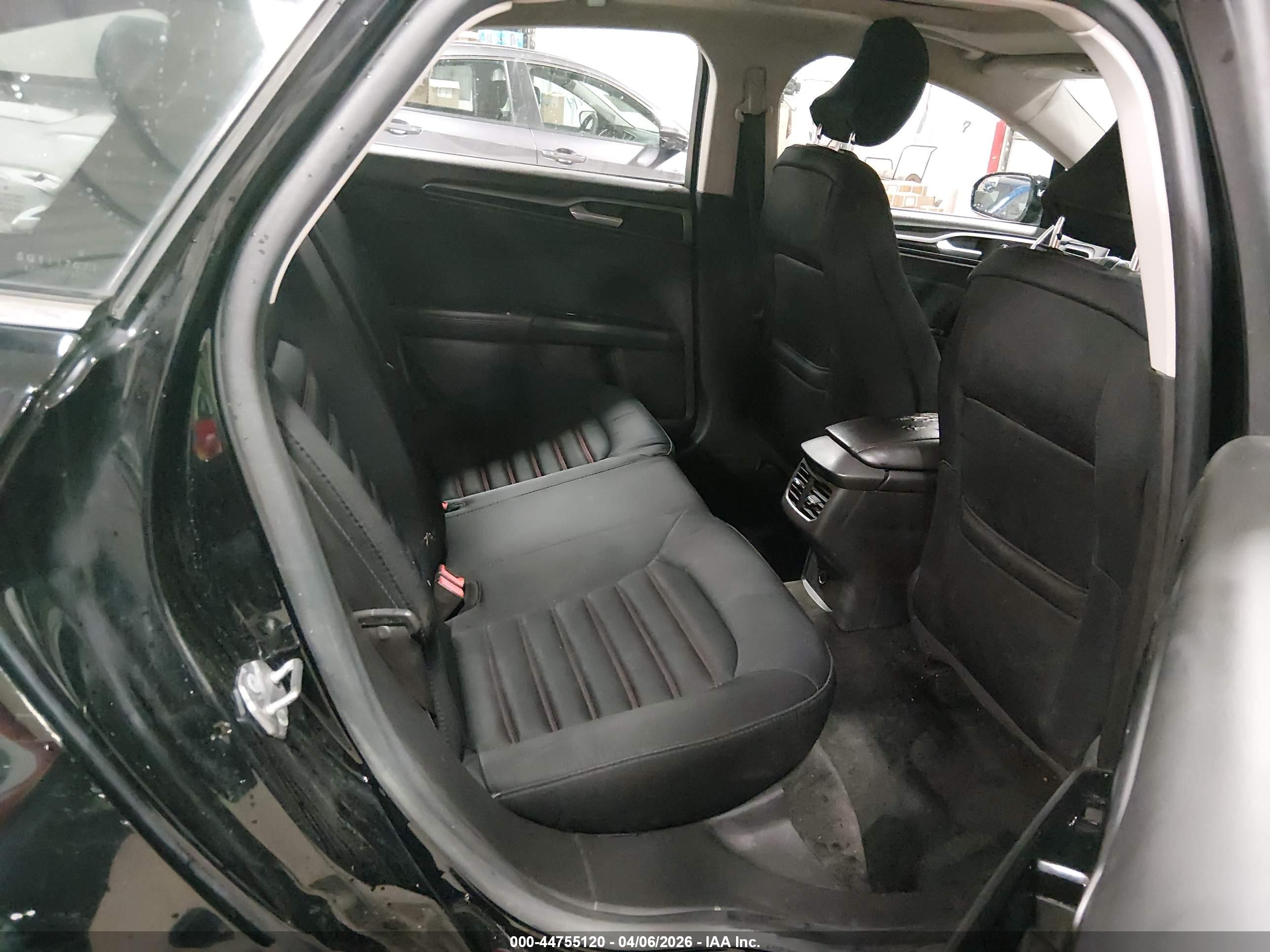 FORD FUSION image 8
