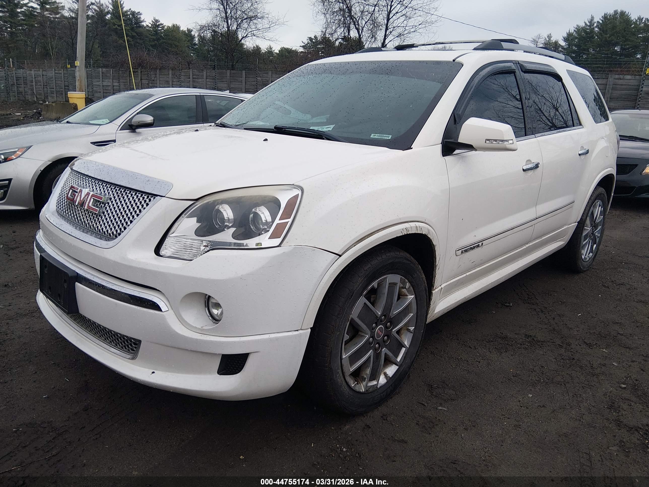 GMC ACADIA image 2
