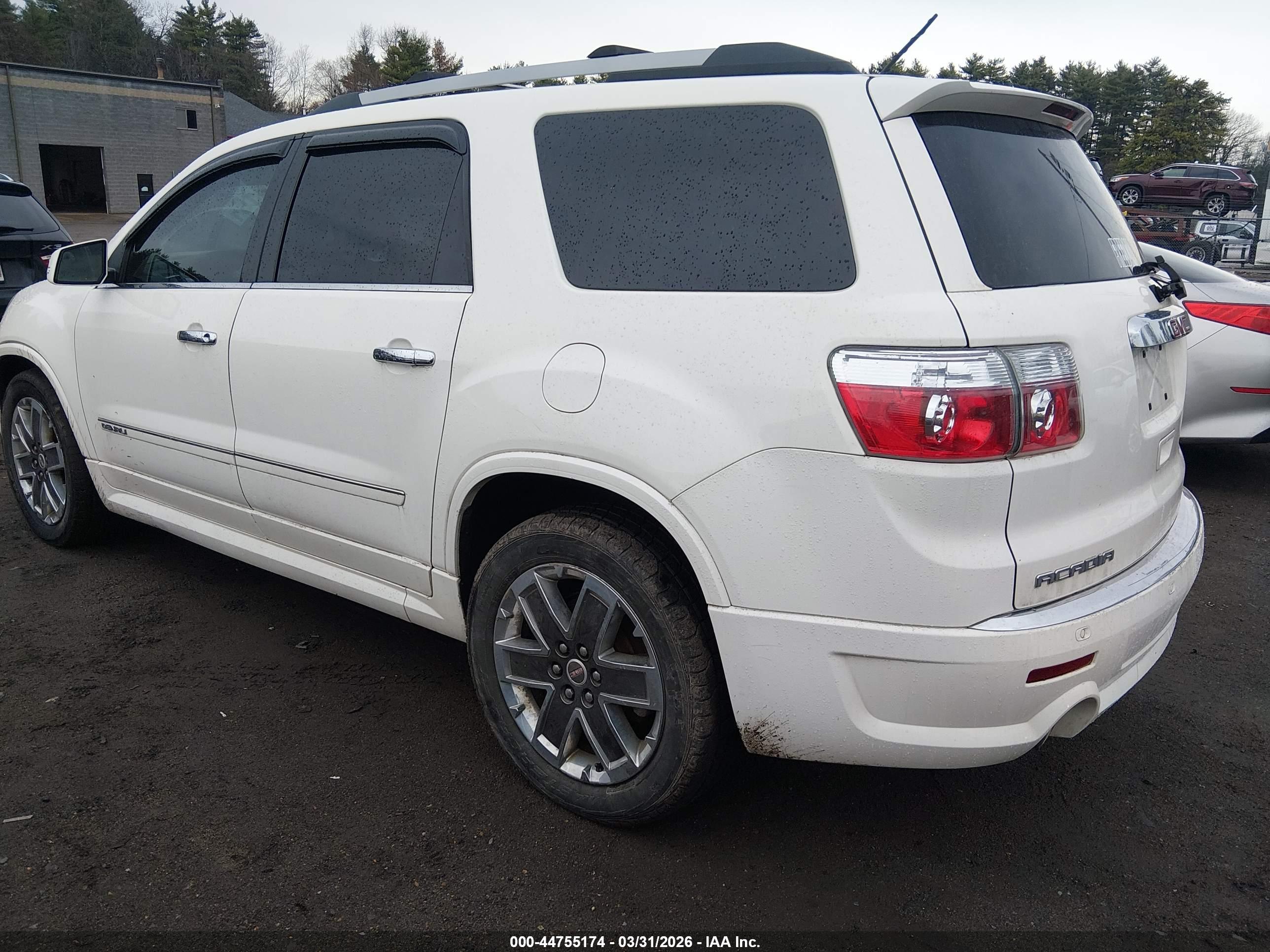GMC ACADIA image 3