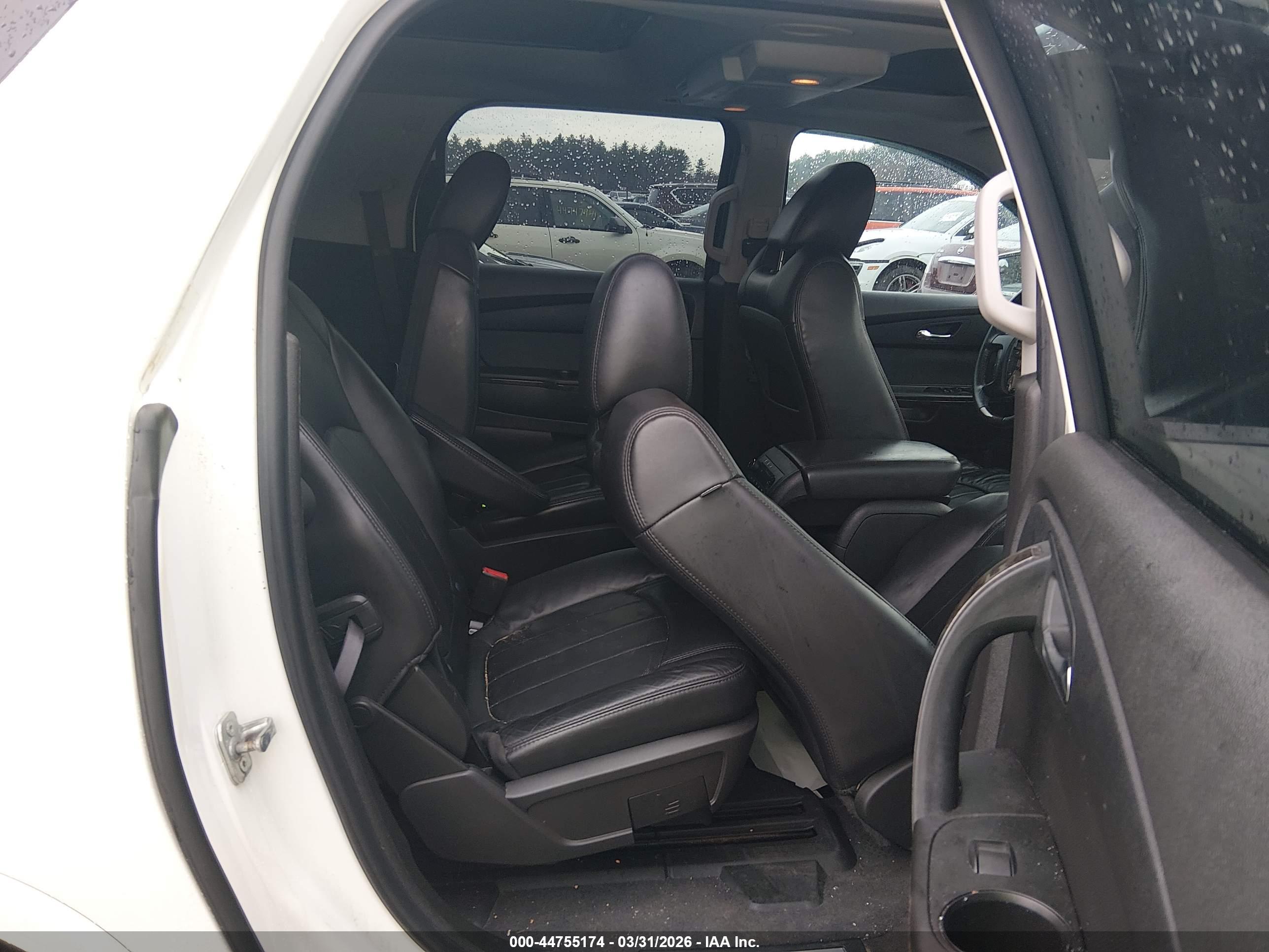 GMC ACADIA image 8