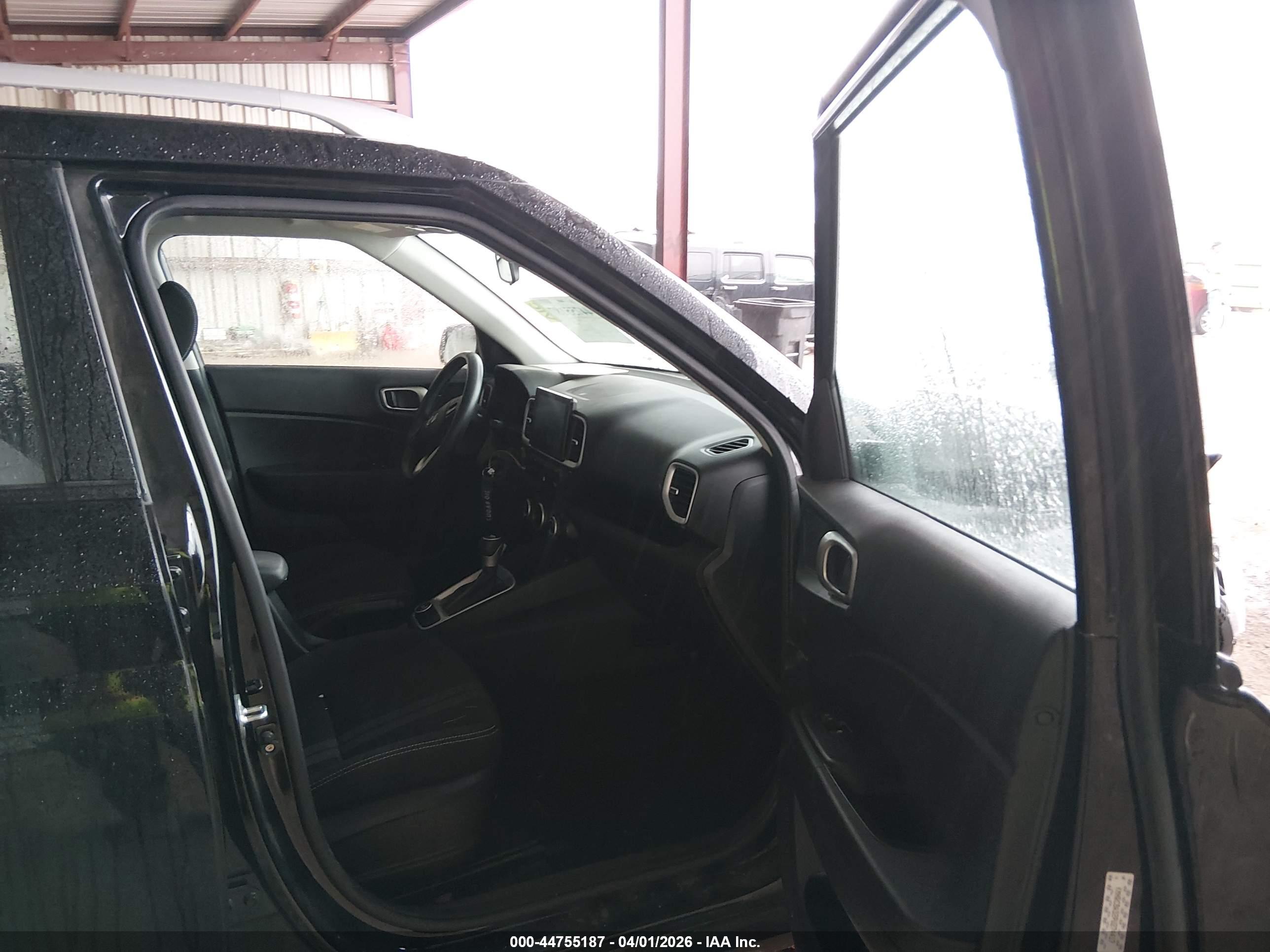 HYUNDAI VENUE image 5