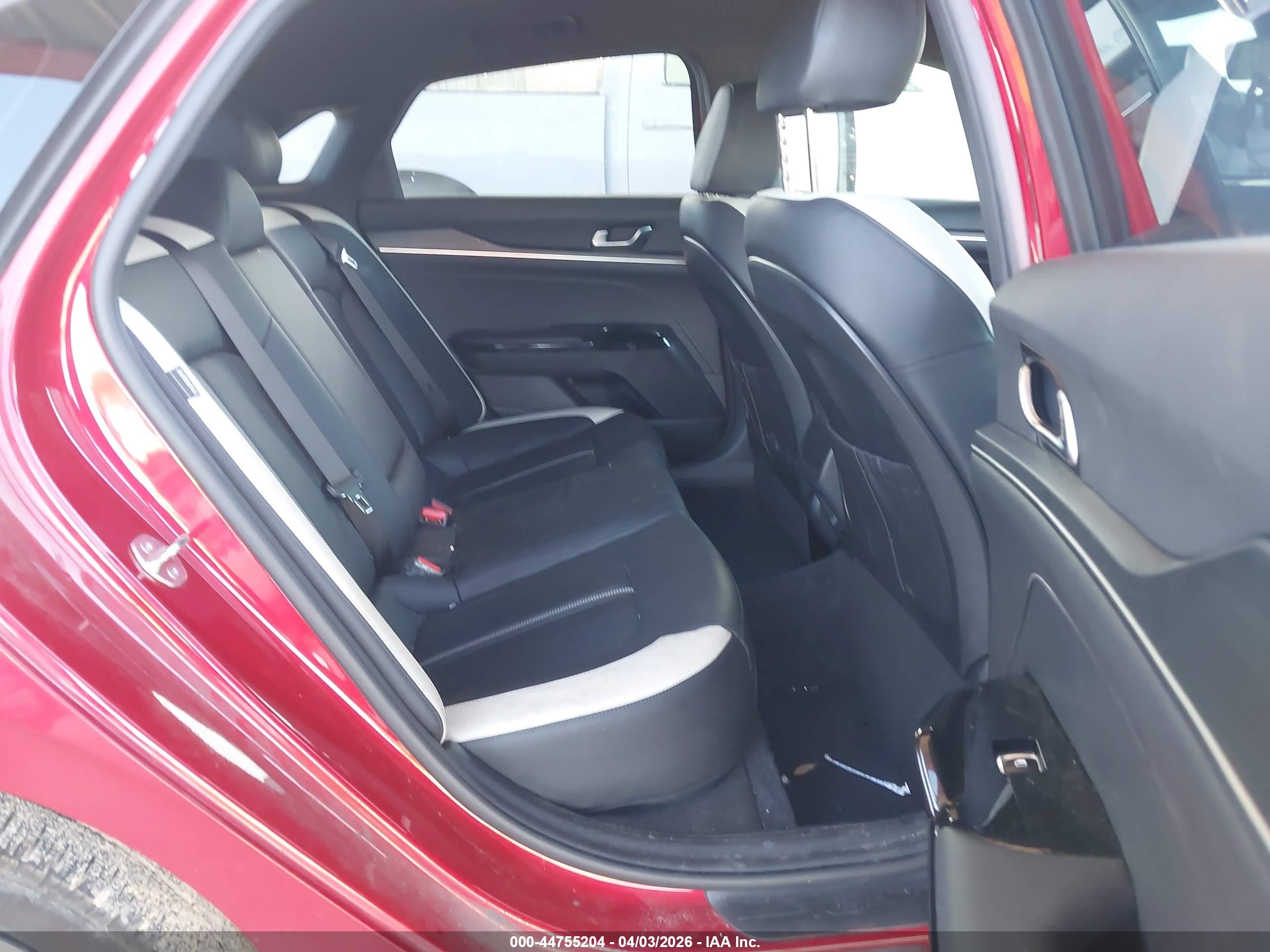 KIA K5 image 8