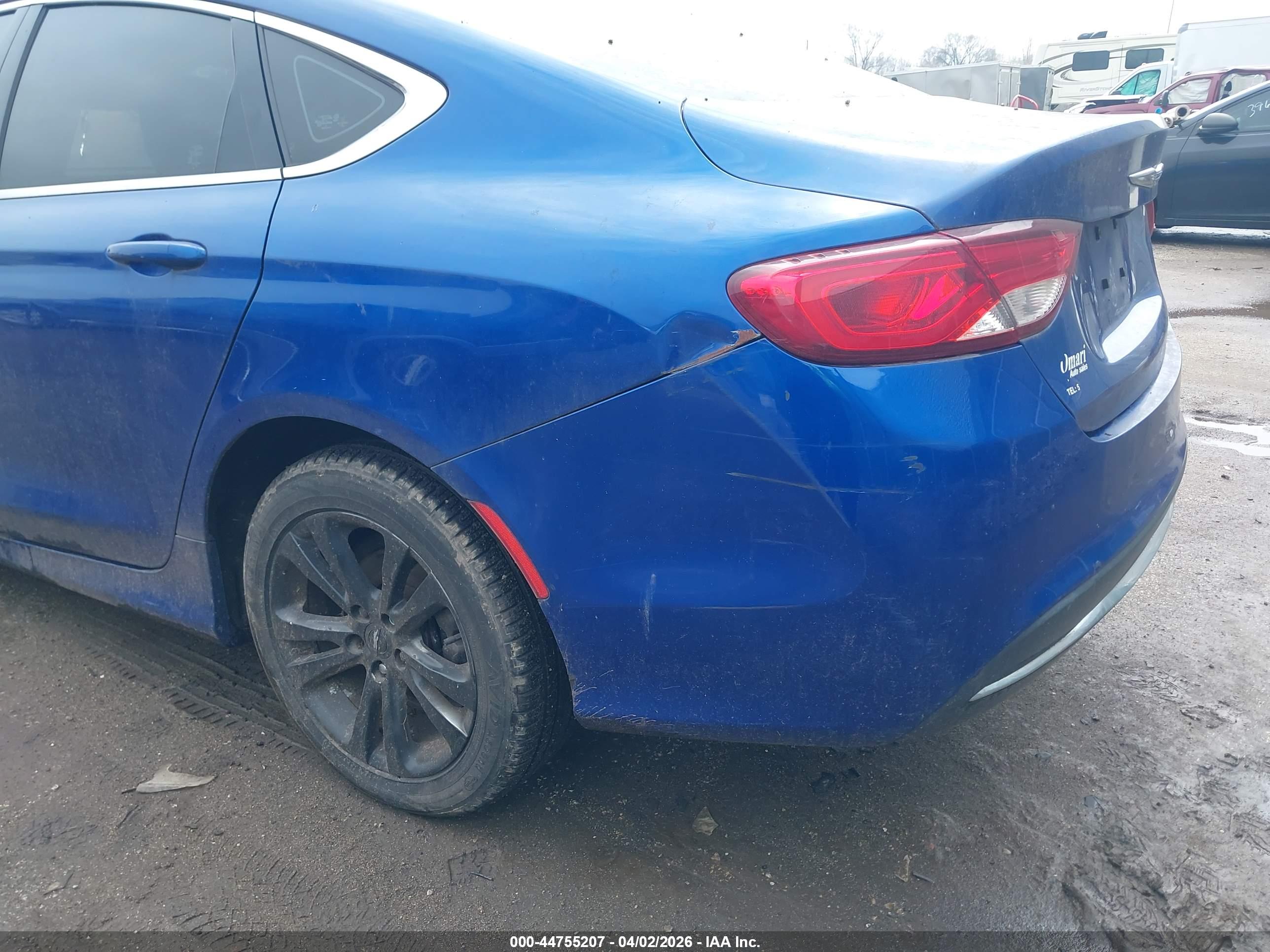 CHRYSLER 200 image 6