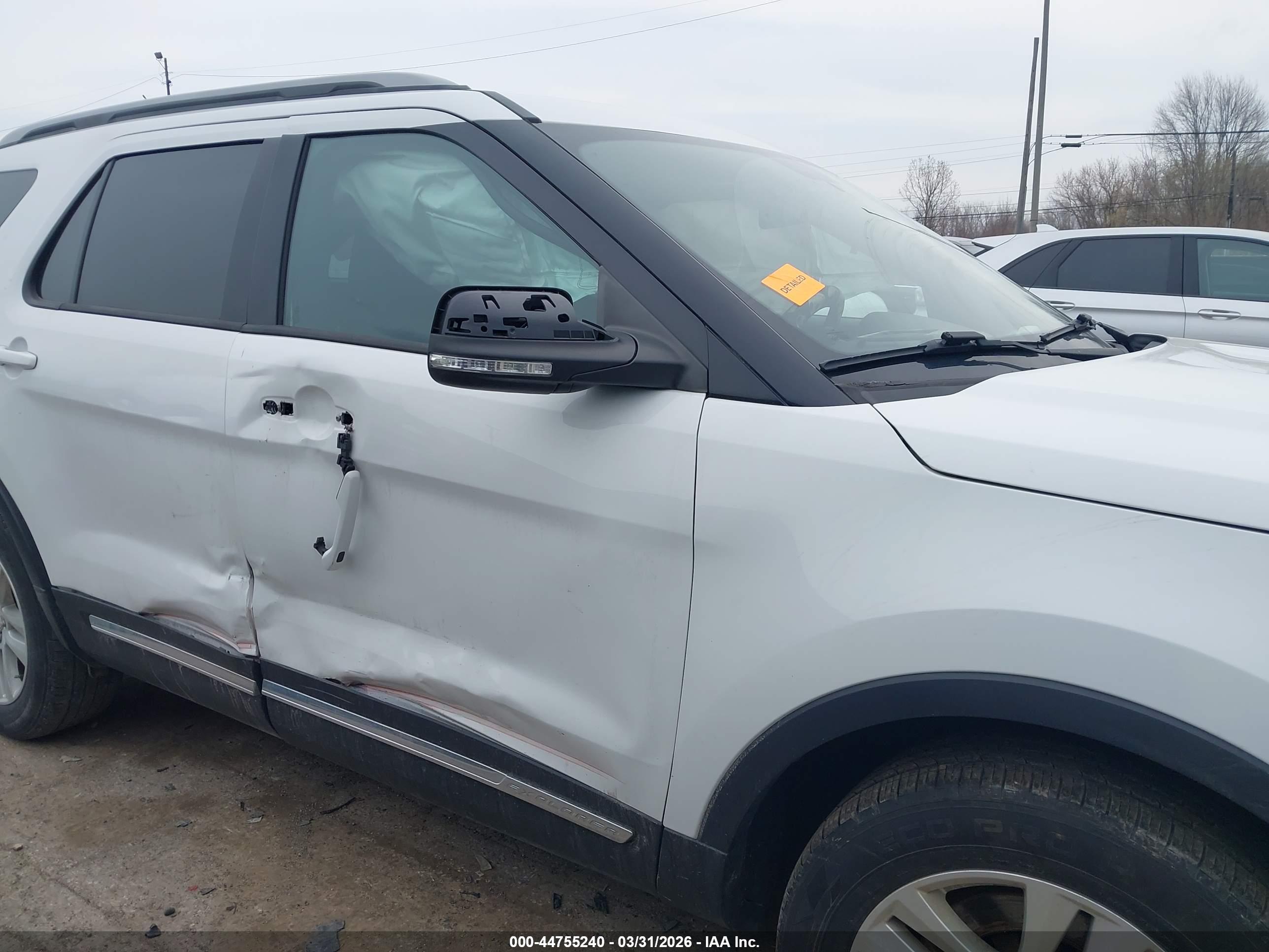 FORD EXPLORER image 6