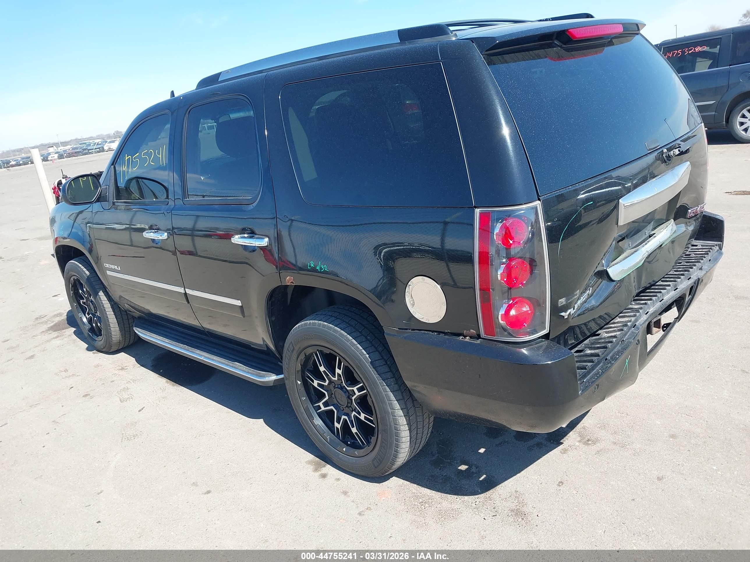 GMC YUKON image 3