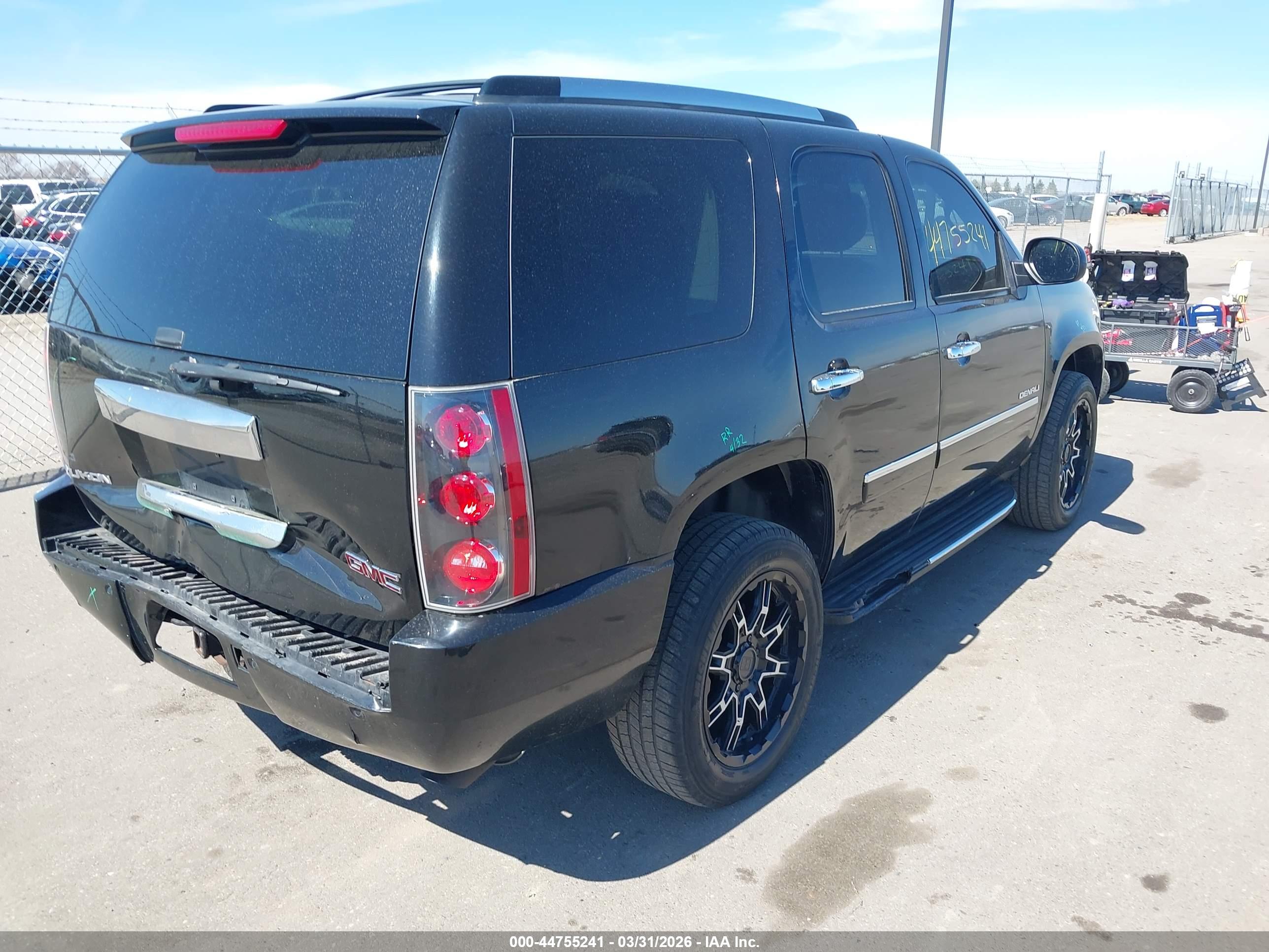 GMC YUKON image 4