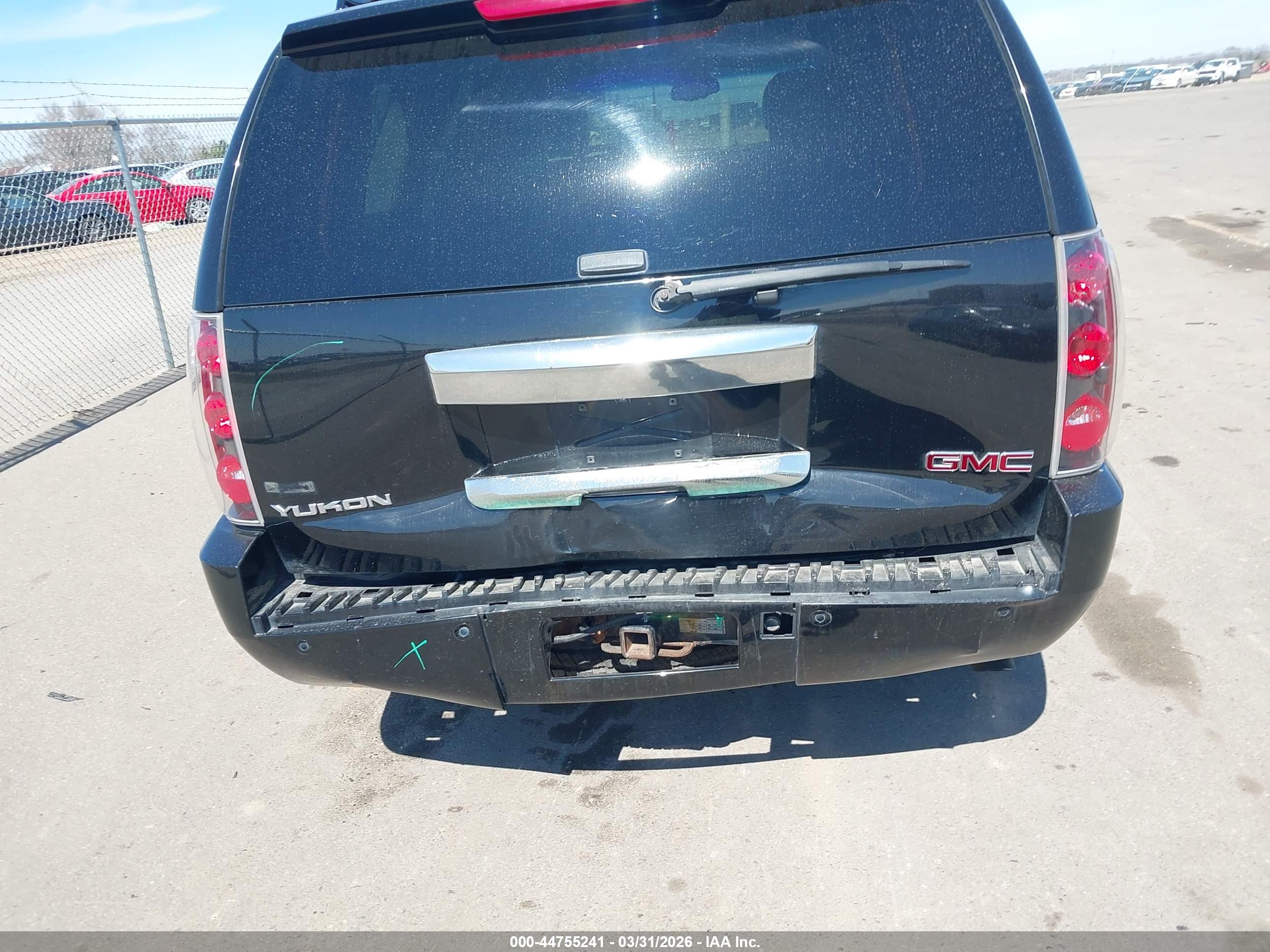 GMC YUKON image 6