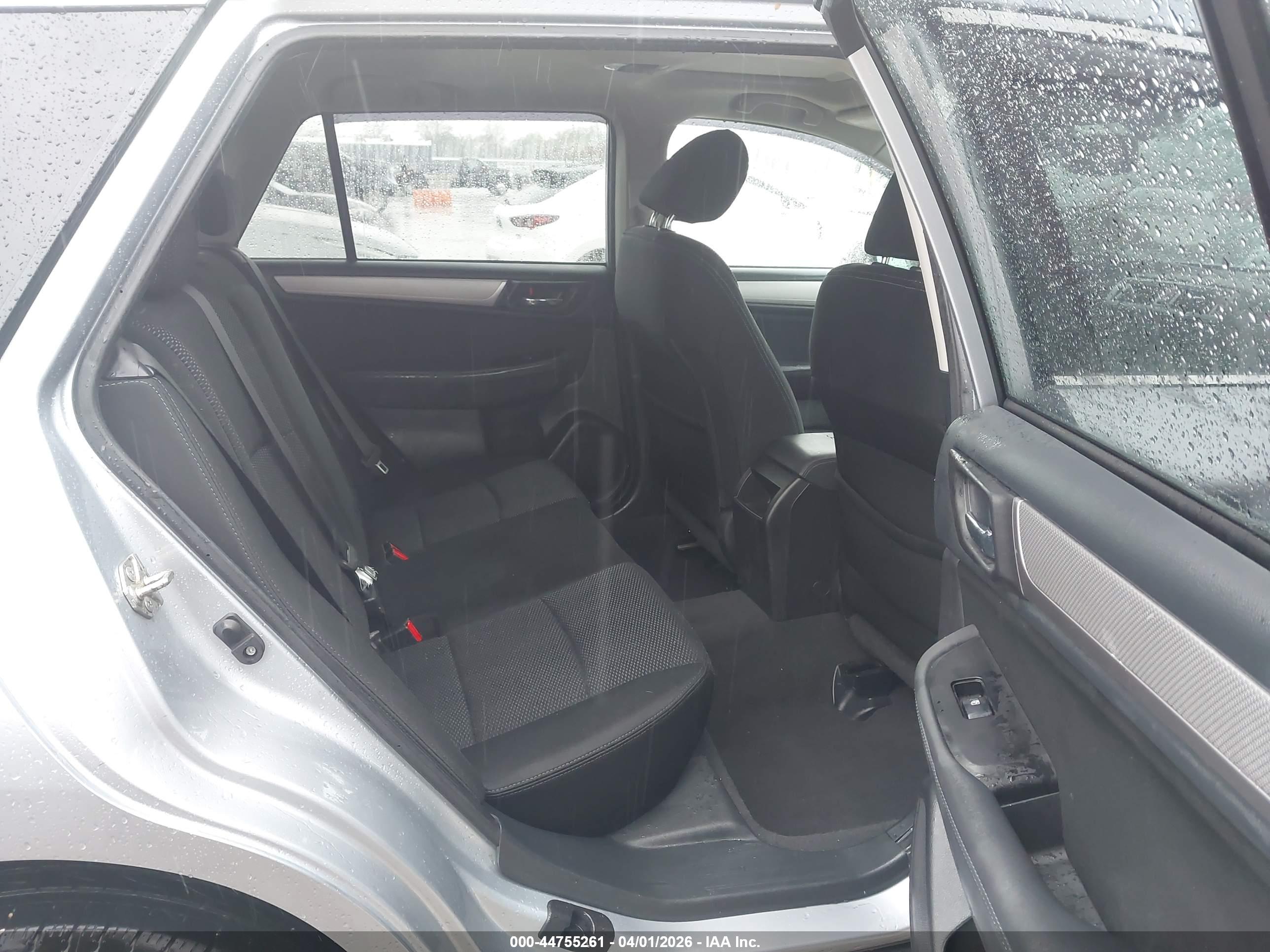 SUBARU OUTBACK image 8