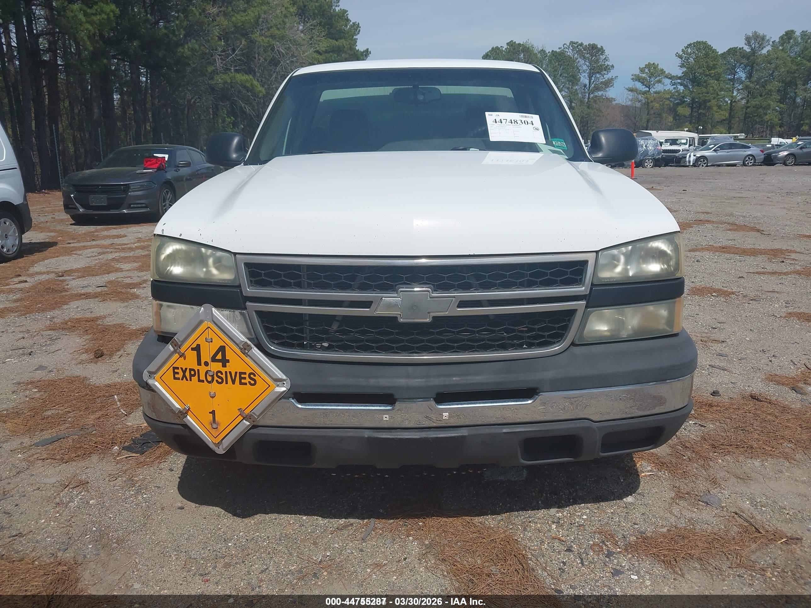 CHEVROLET SILVERADO image 6
