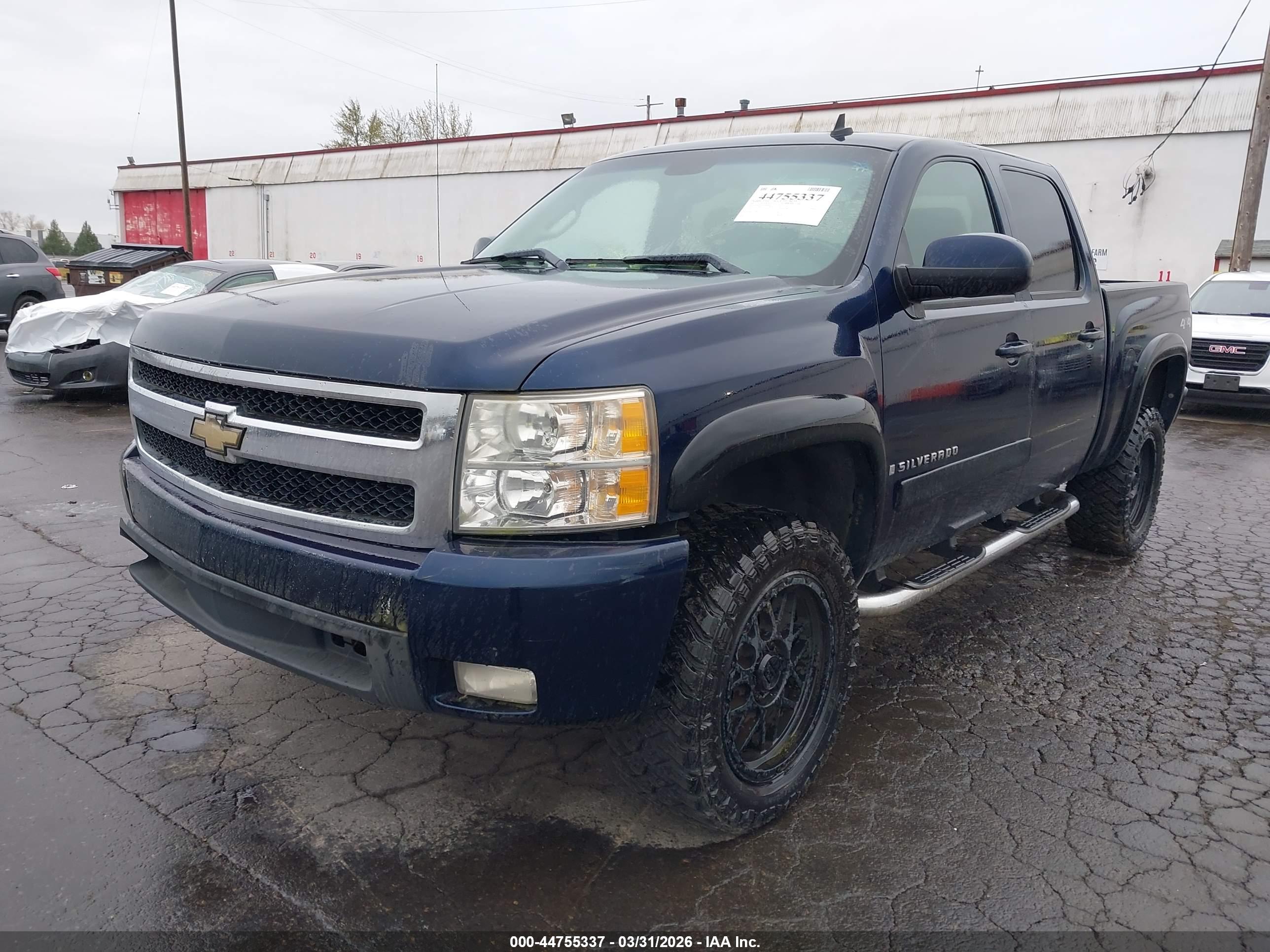 CHEVROLET SILVERADO image 2