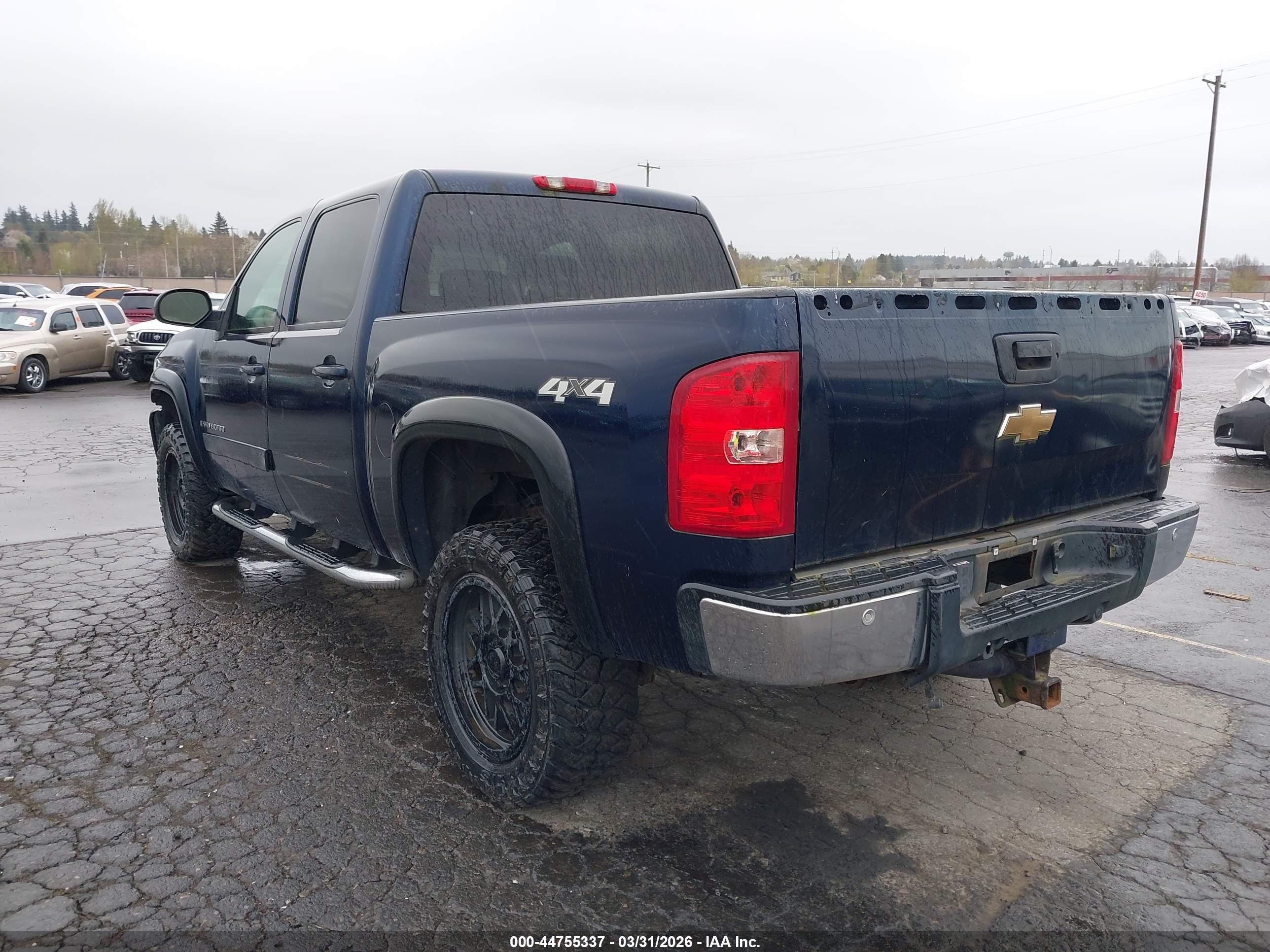 CHEVROLET SILVERADO image 3