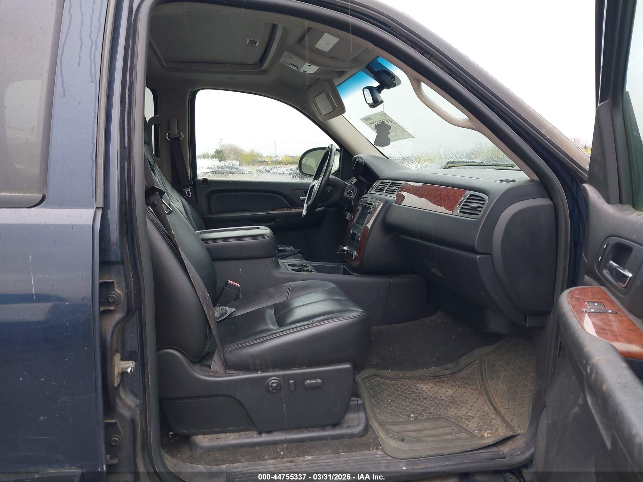 CHEVROLET SILVERADO image 5