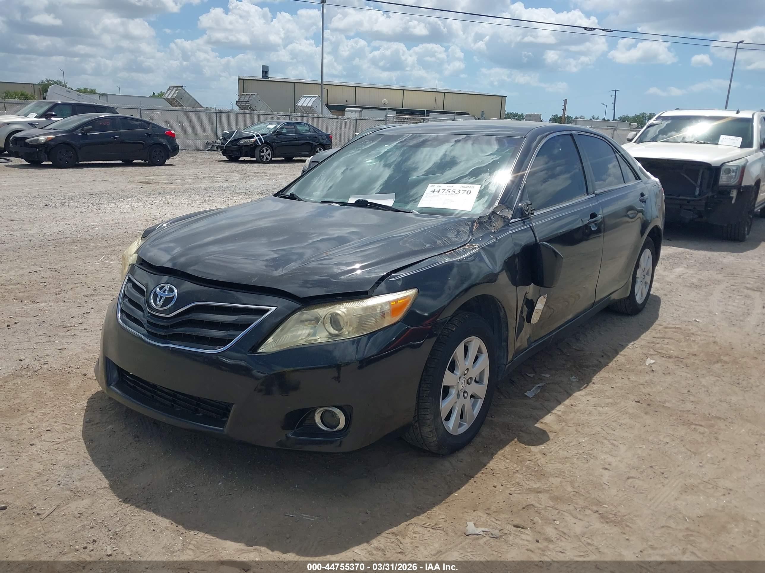 TOYOTA CAMRY image 2