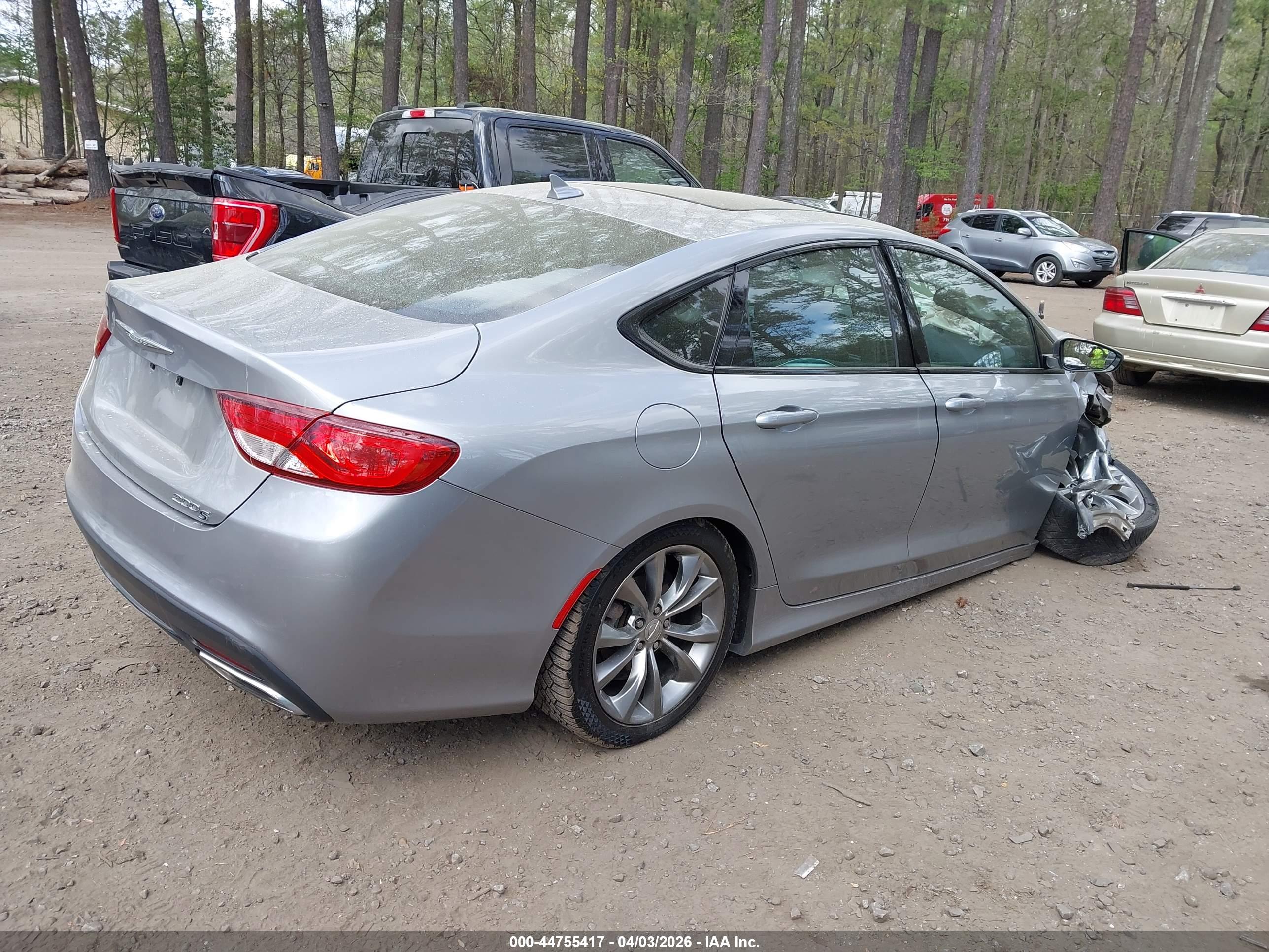 CHRYSLER 200 image 4