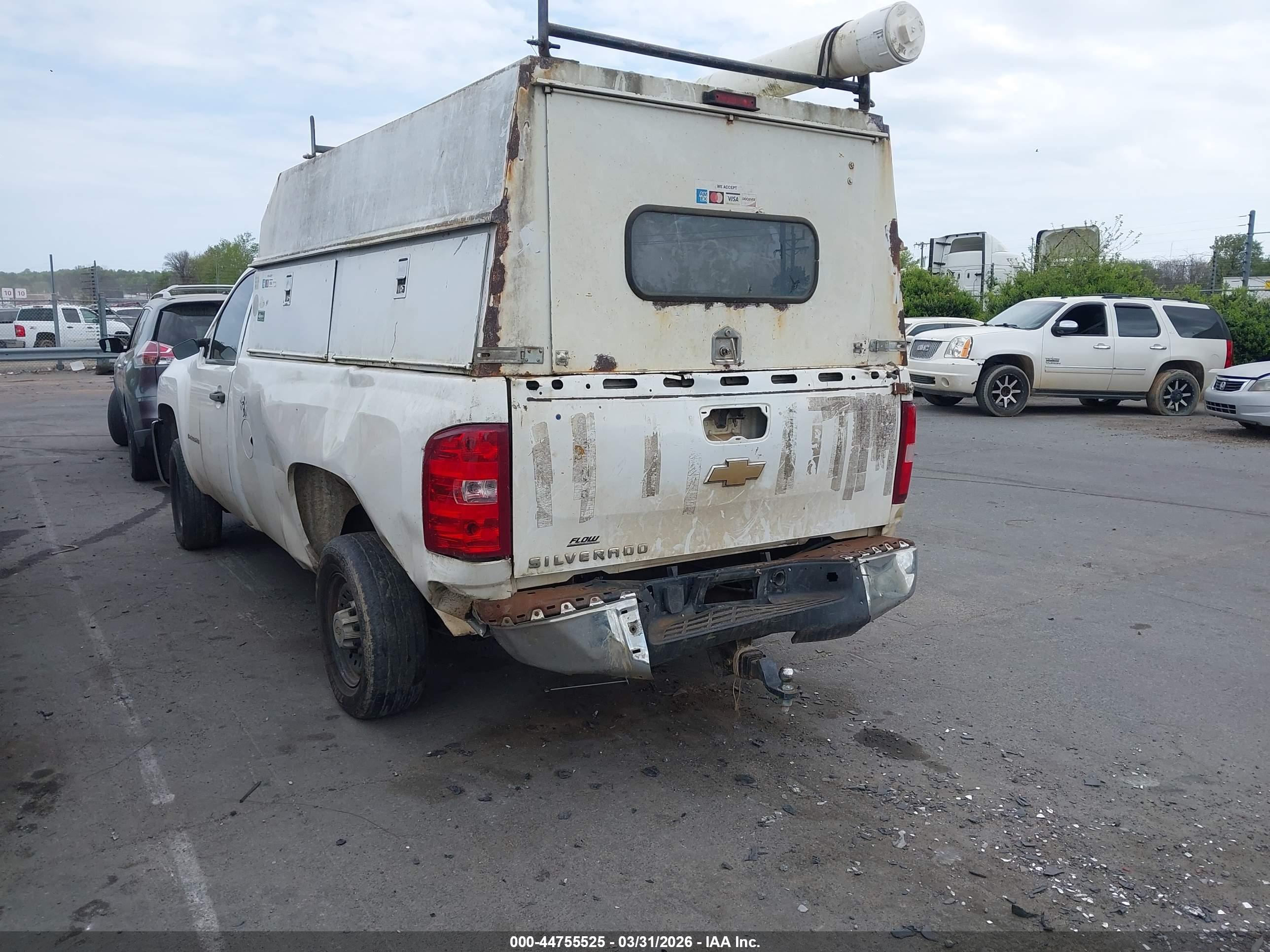 CHEVROLET SILVERADO image 3