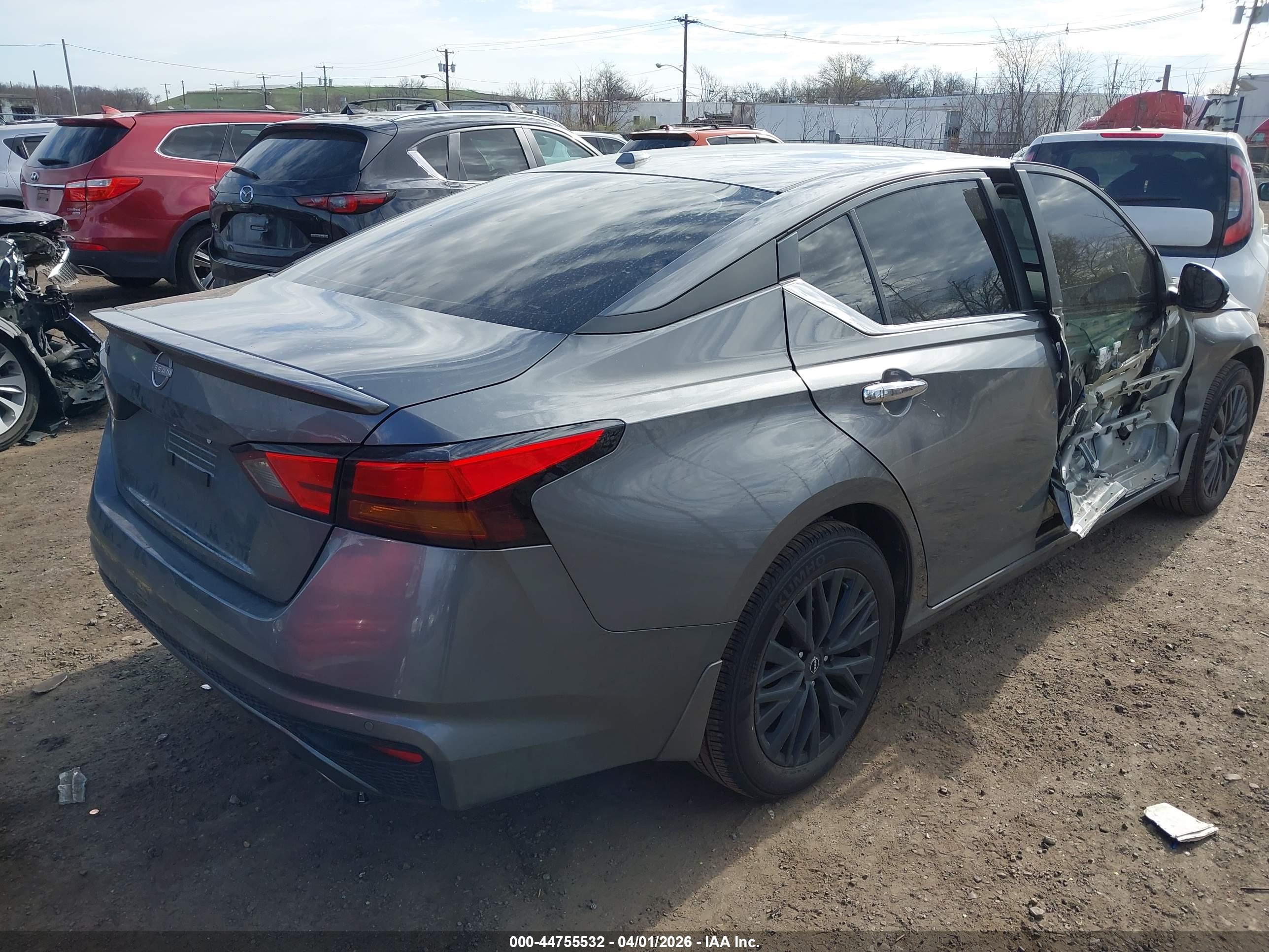 NISSAN ALTIMA image 4