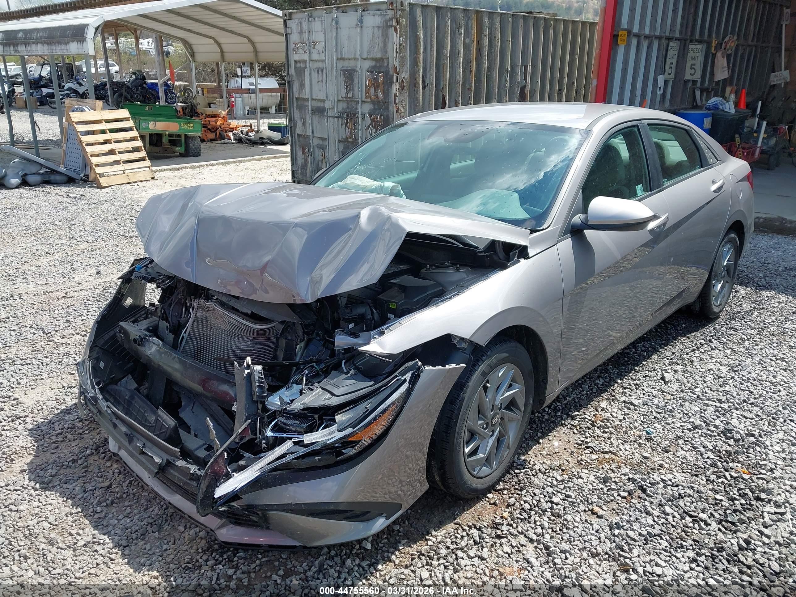 HYUNDAI ELANTRA image 2