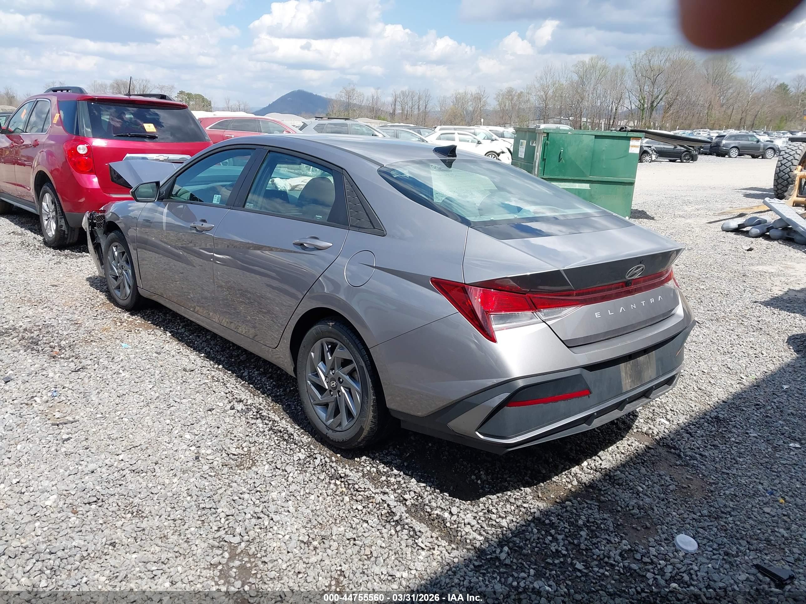 HYUNDAI ELANTRA image 3