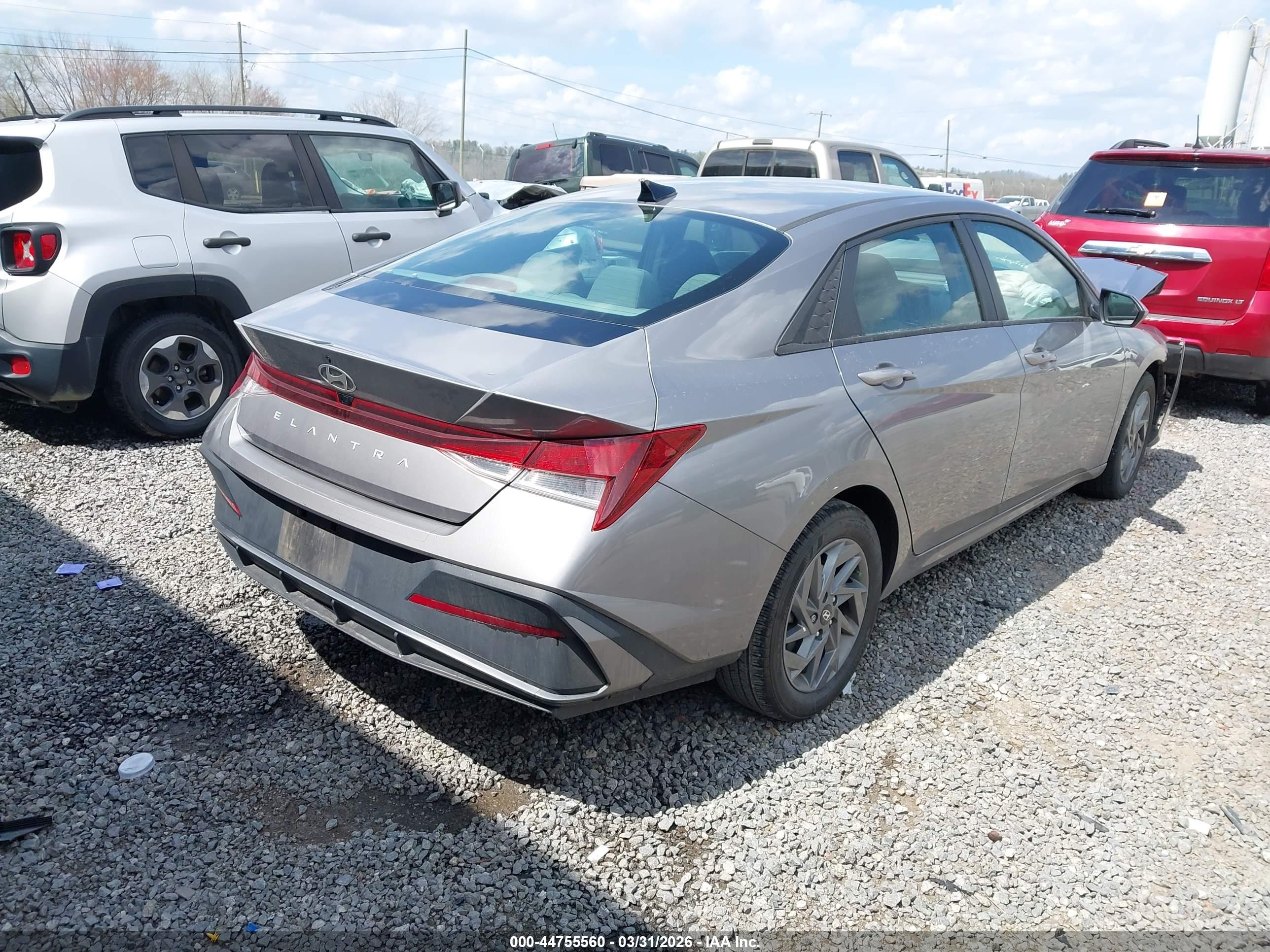 HYUNDAI ELANTRA image 4