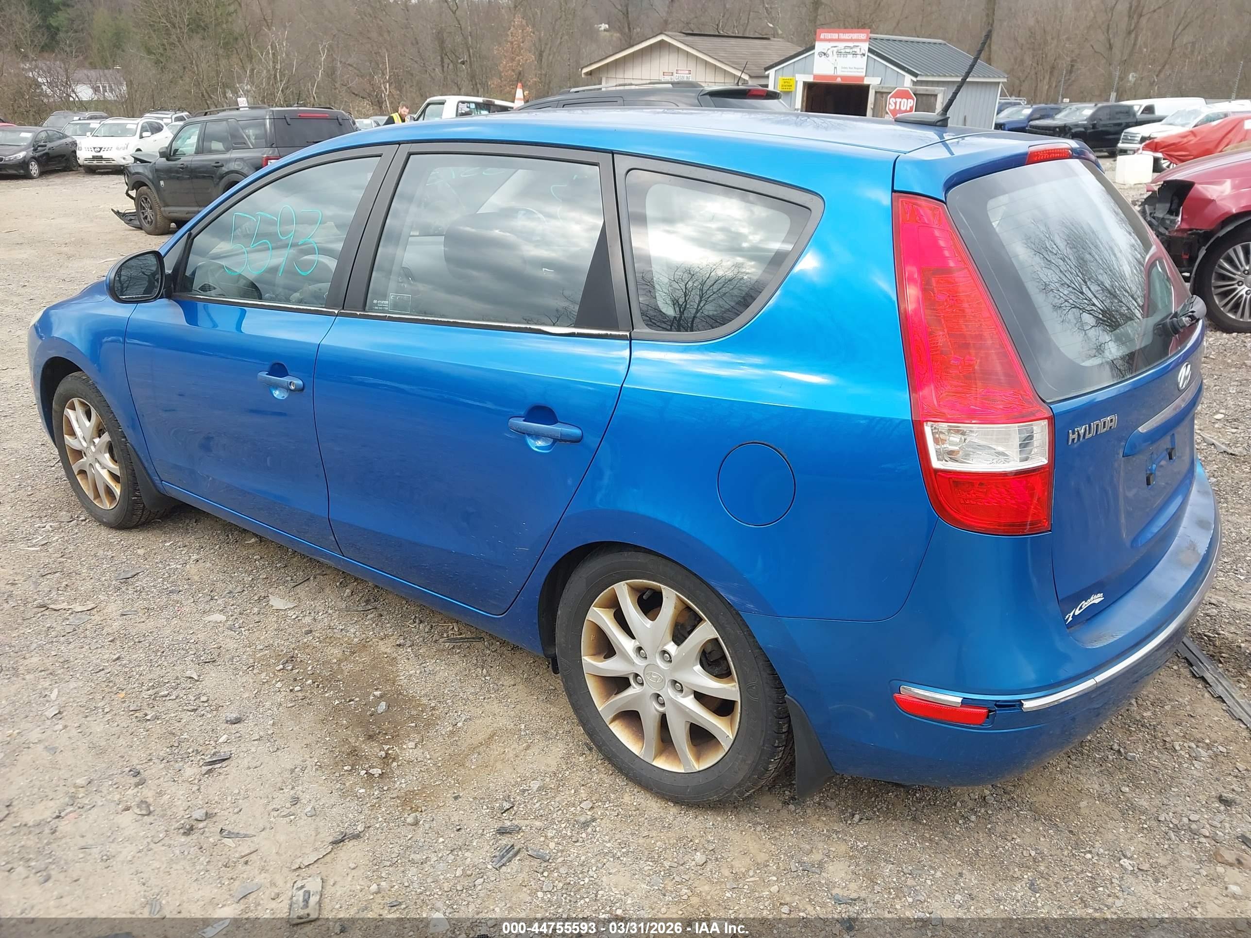 HYUNDAI ELANTRA image 3