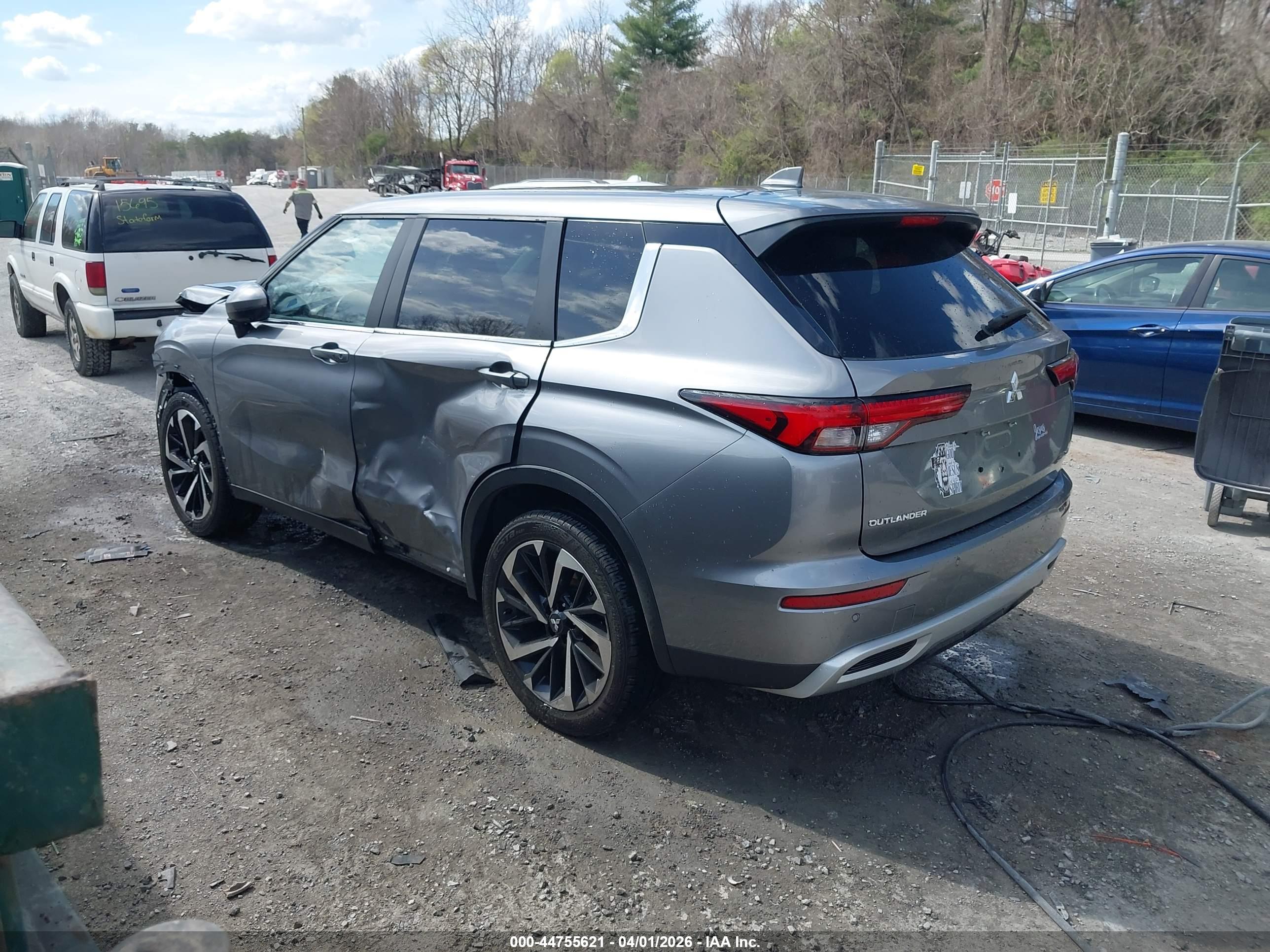 MITSUBISHI OUTLANDER image 3