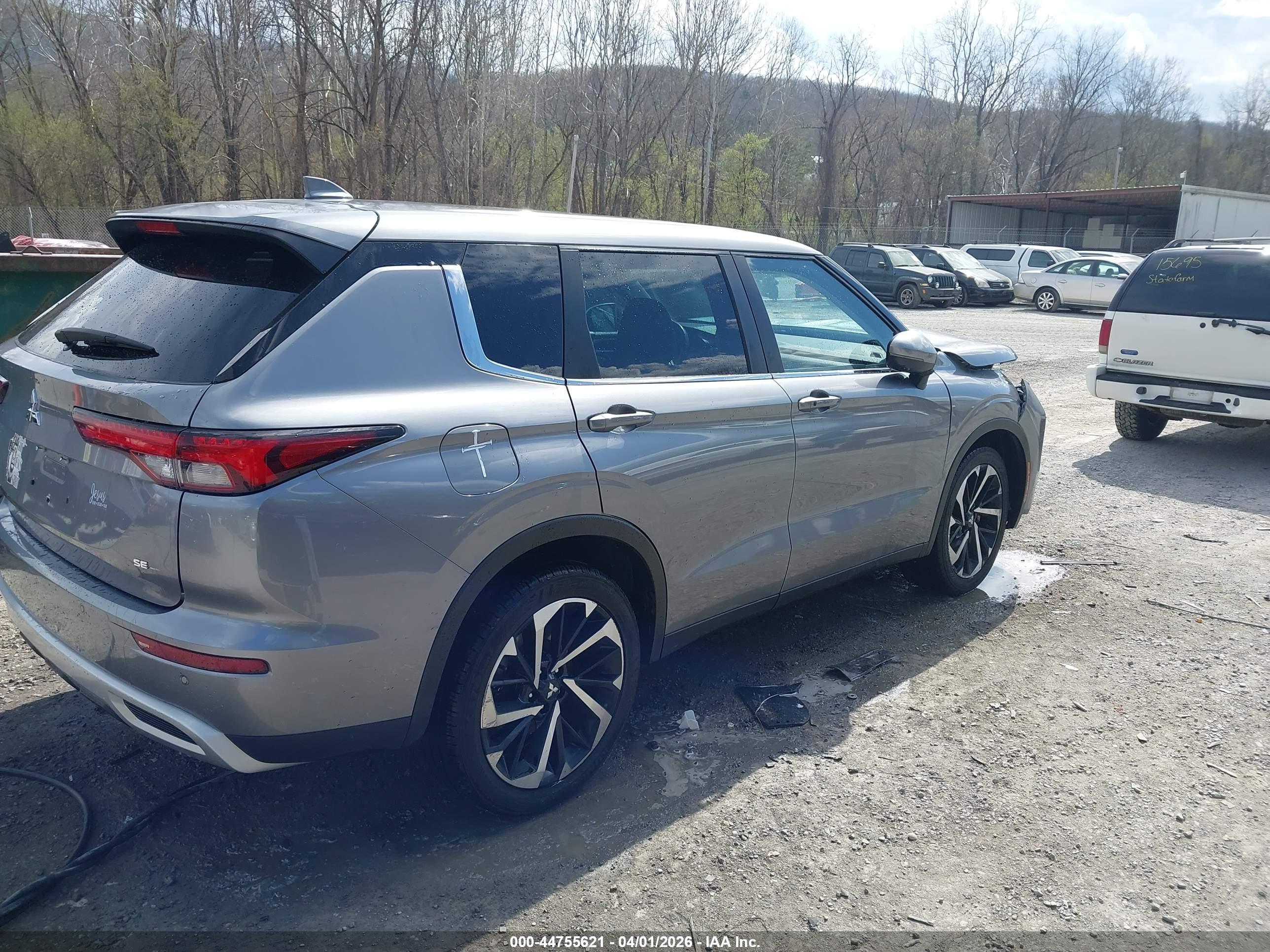 MITSUBISHI OUTLANDER image 4