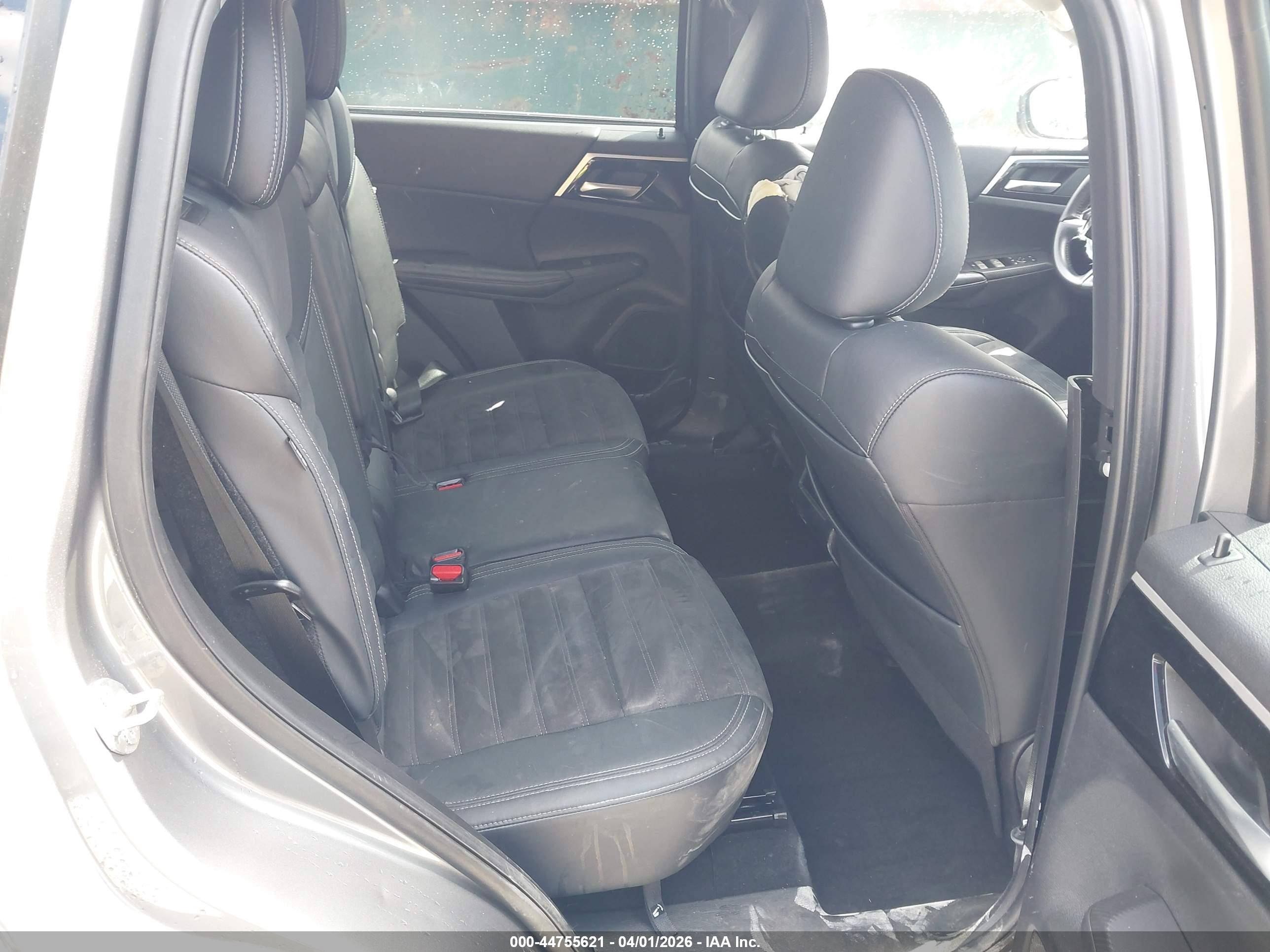 MITSUBISHI OUTLANDER image 8
