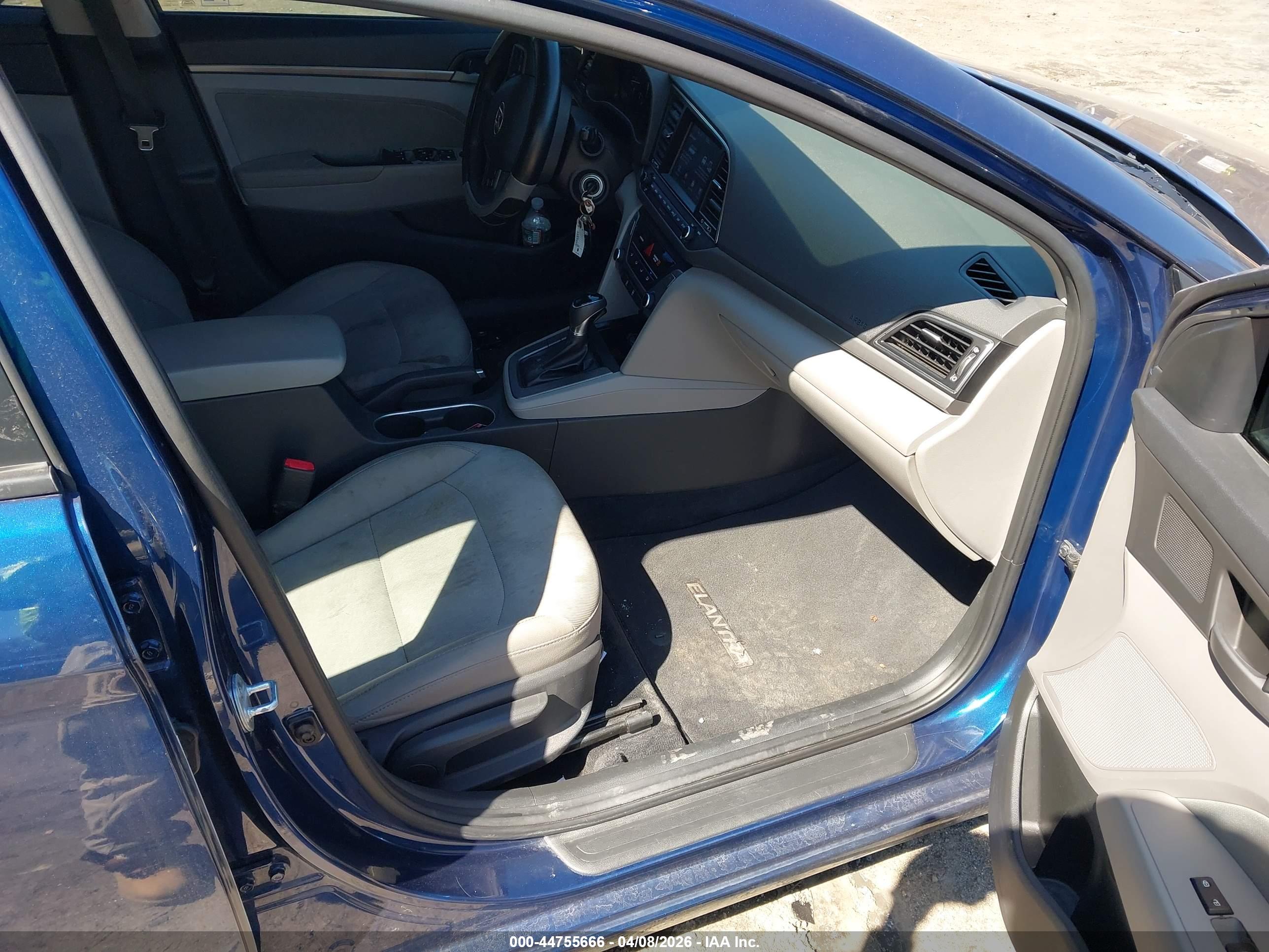 HYUNDAI ELANTRA image 5
