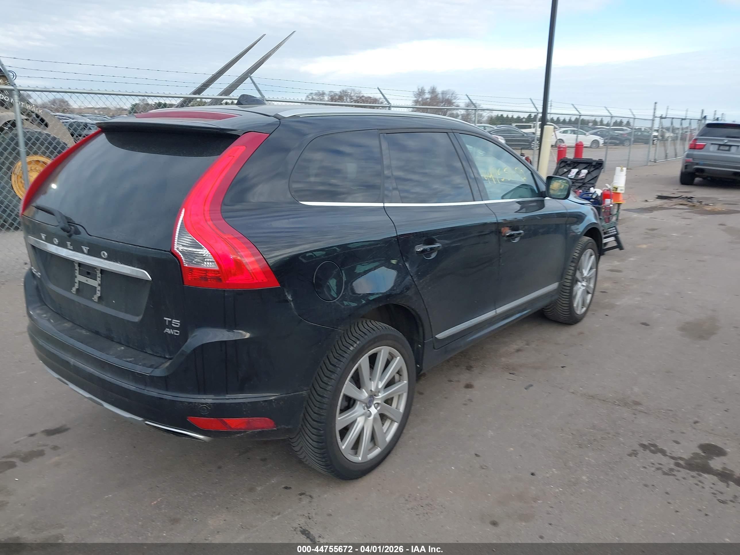 VOLVO XC60 image 4