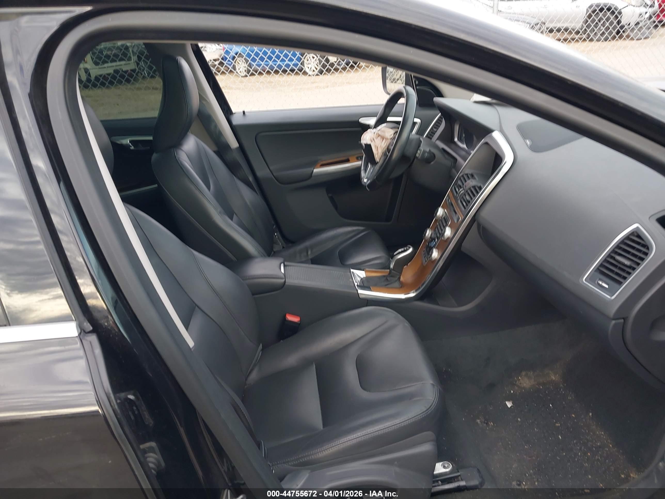 VOLVO XC60 image 5