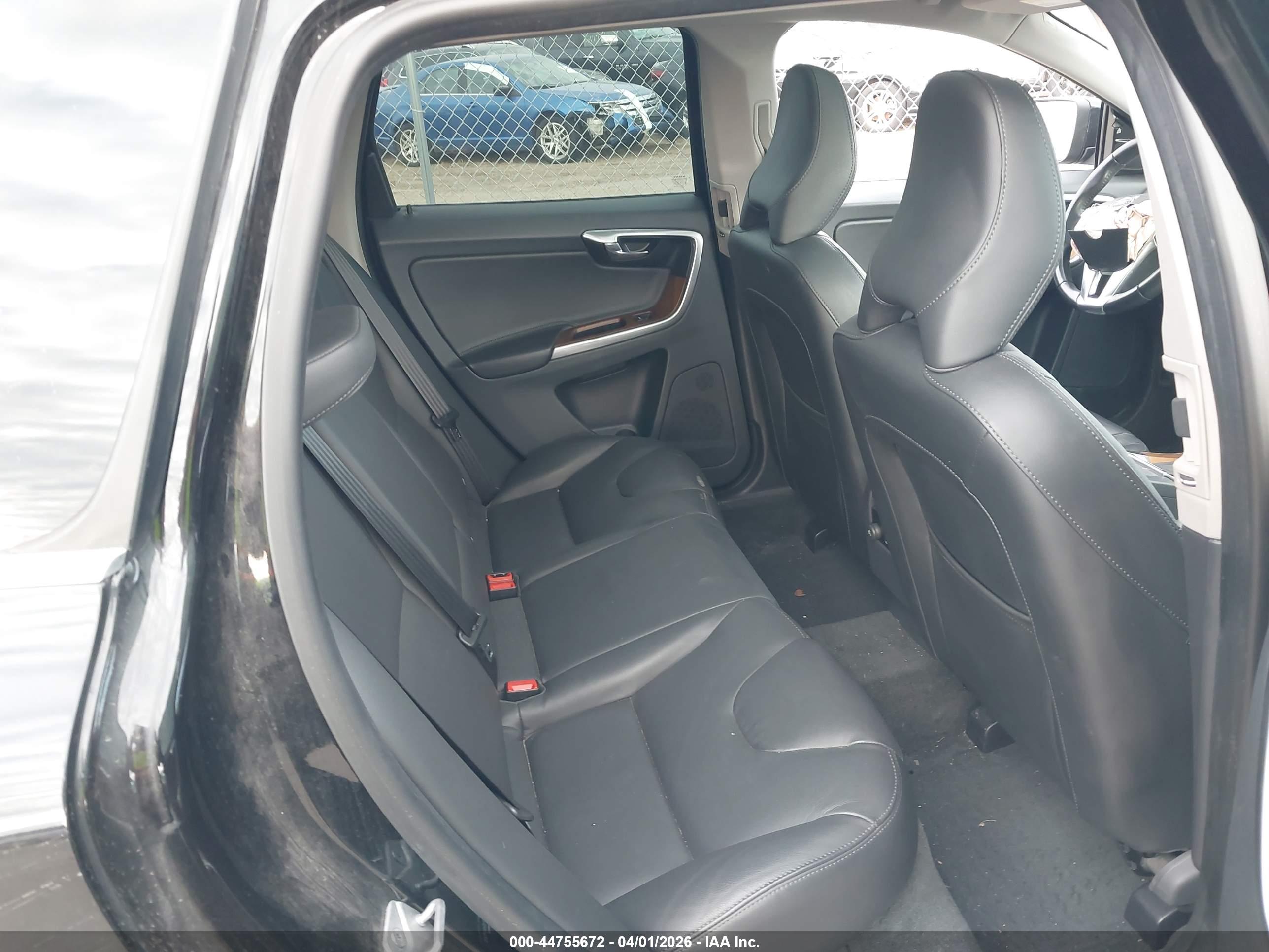 VOLVO XC60 image 8