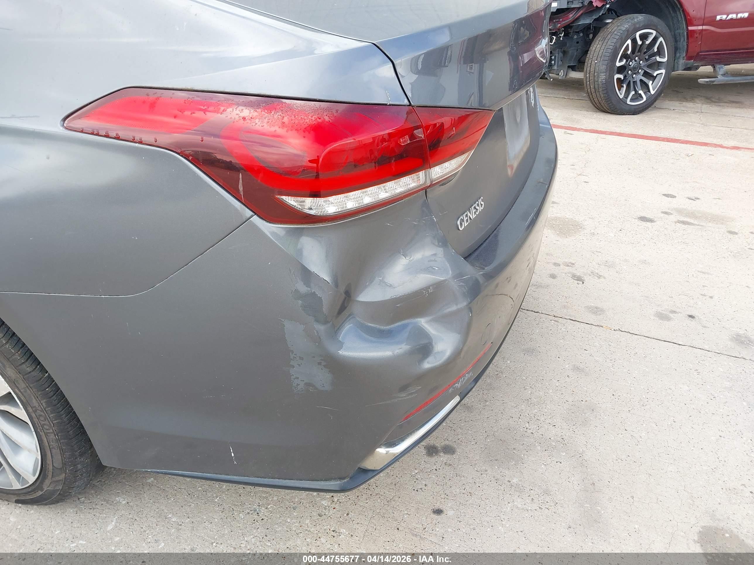 HYUNDAI GENESIS image 6