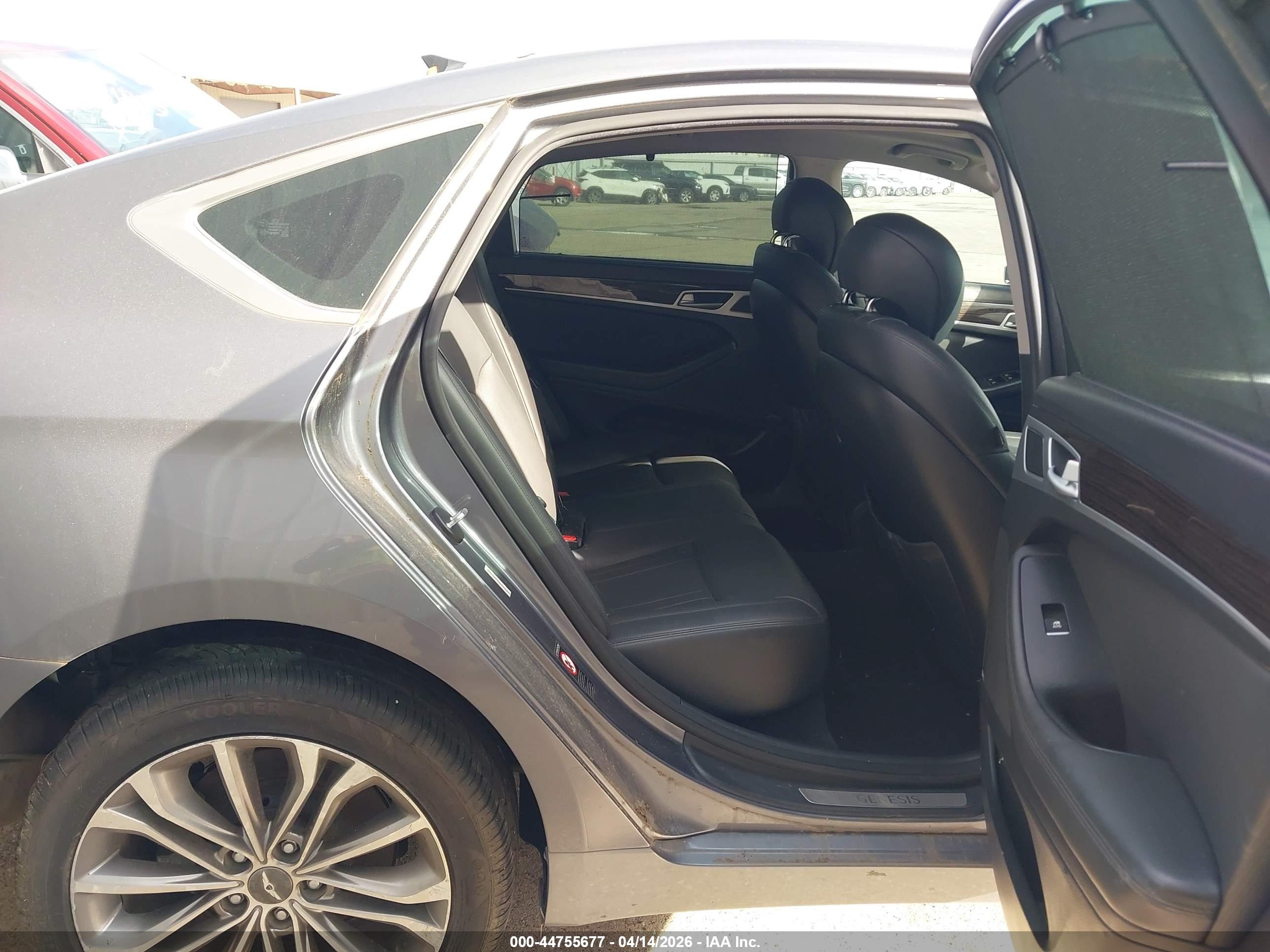 HYUNDAI GENESIS image 8