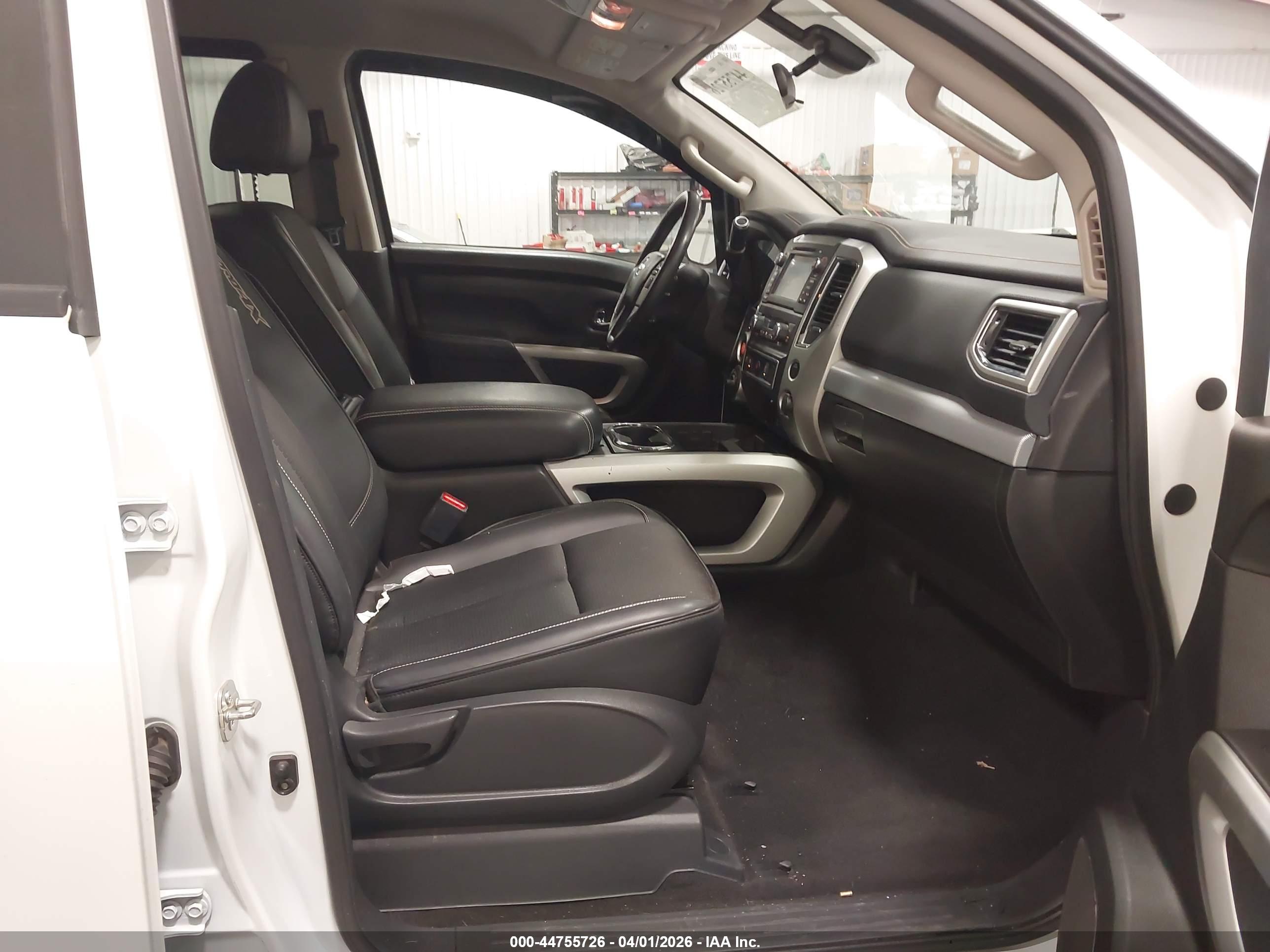 NISSAN TITAN image 5