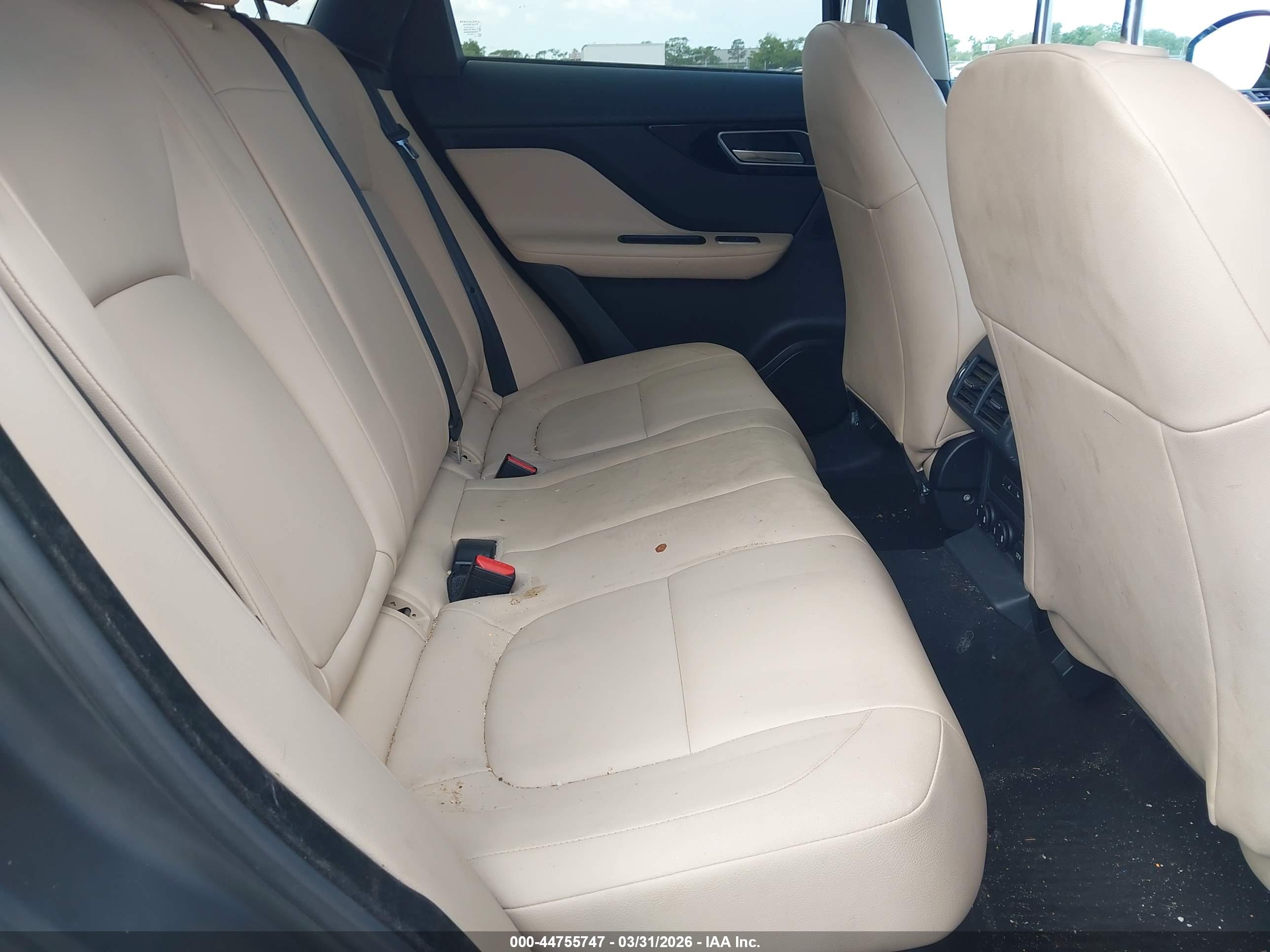 JAGUAR F-PACE image 8