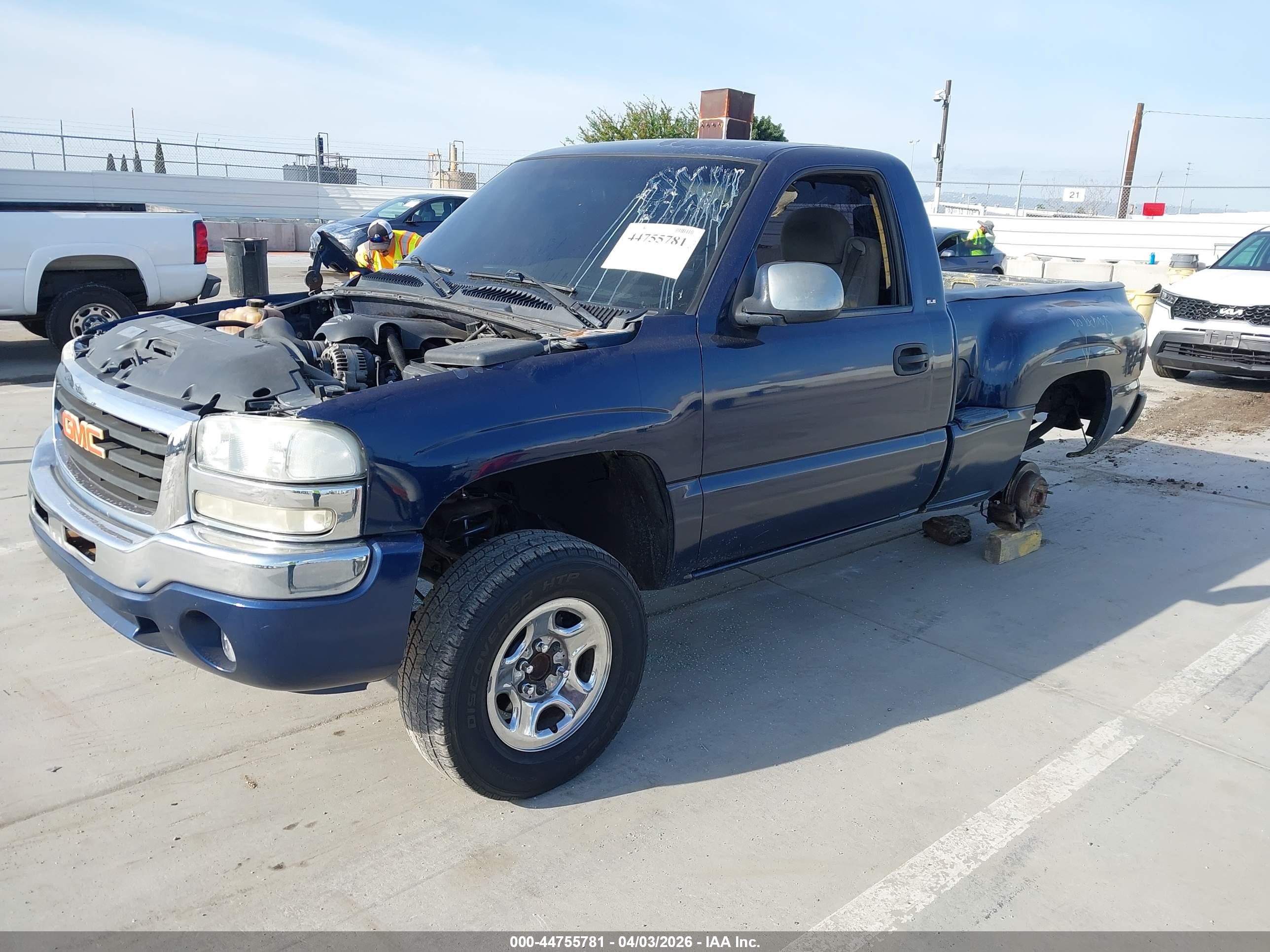 GMC SIERRA image 2